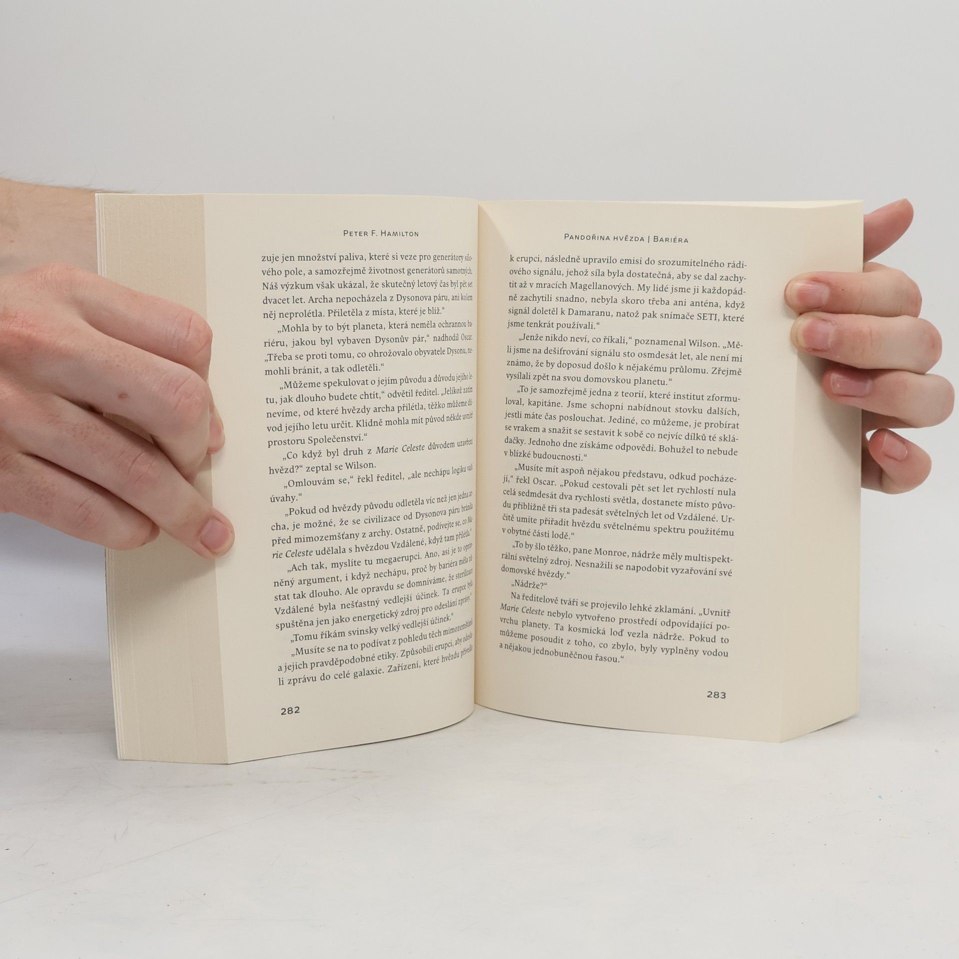 Peter F. Hamilton Sága Společenství 1. Pandořina hvězda - Bariéra