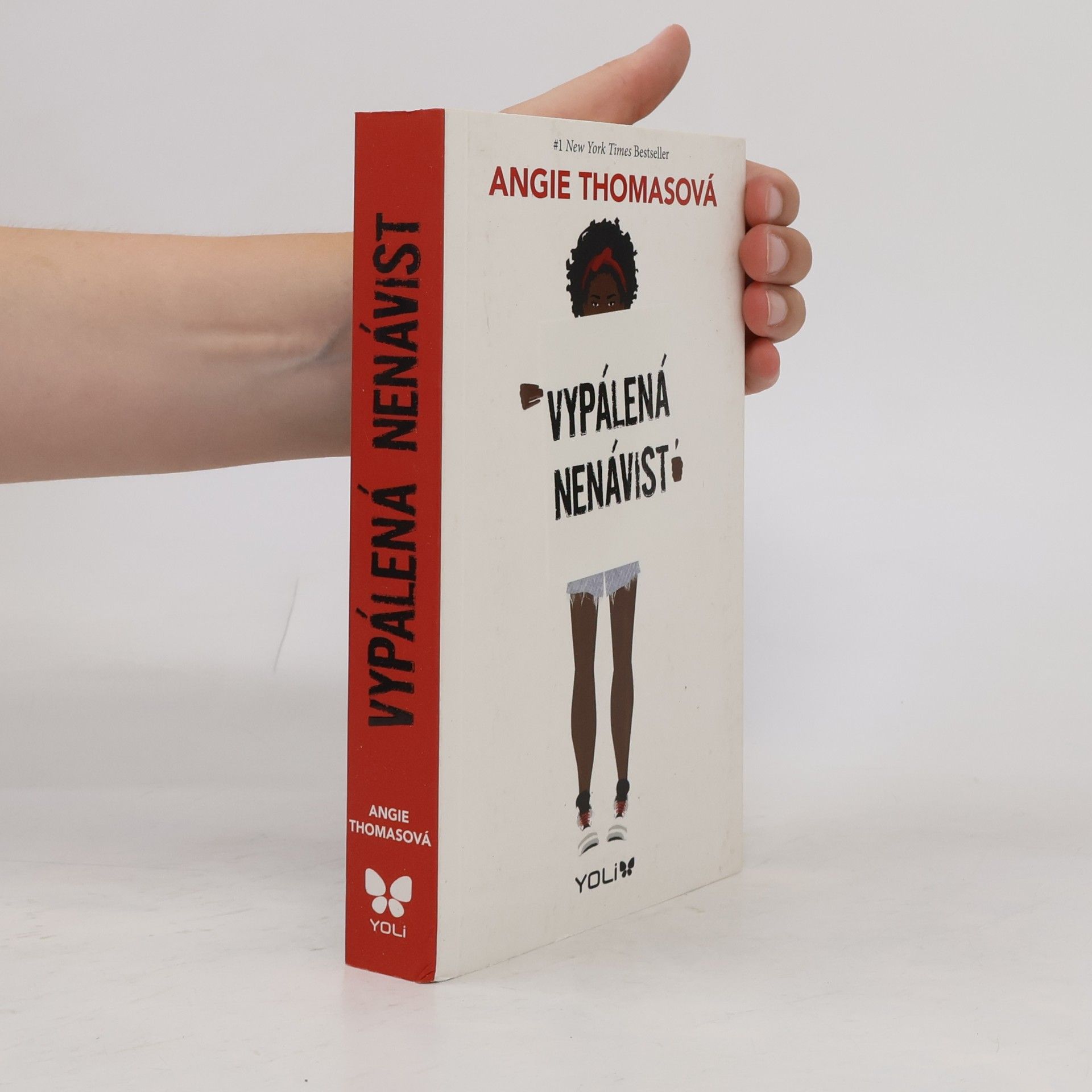 Angie Thomas Vypálená nenávist