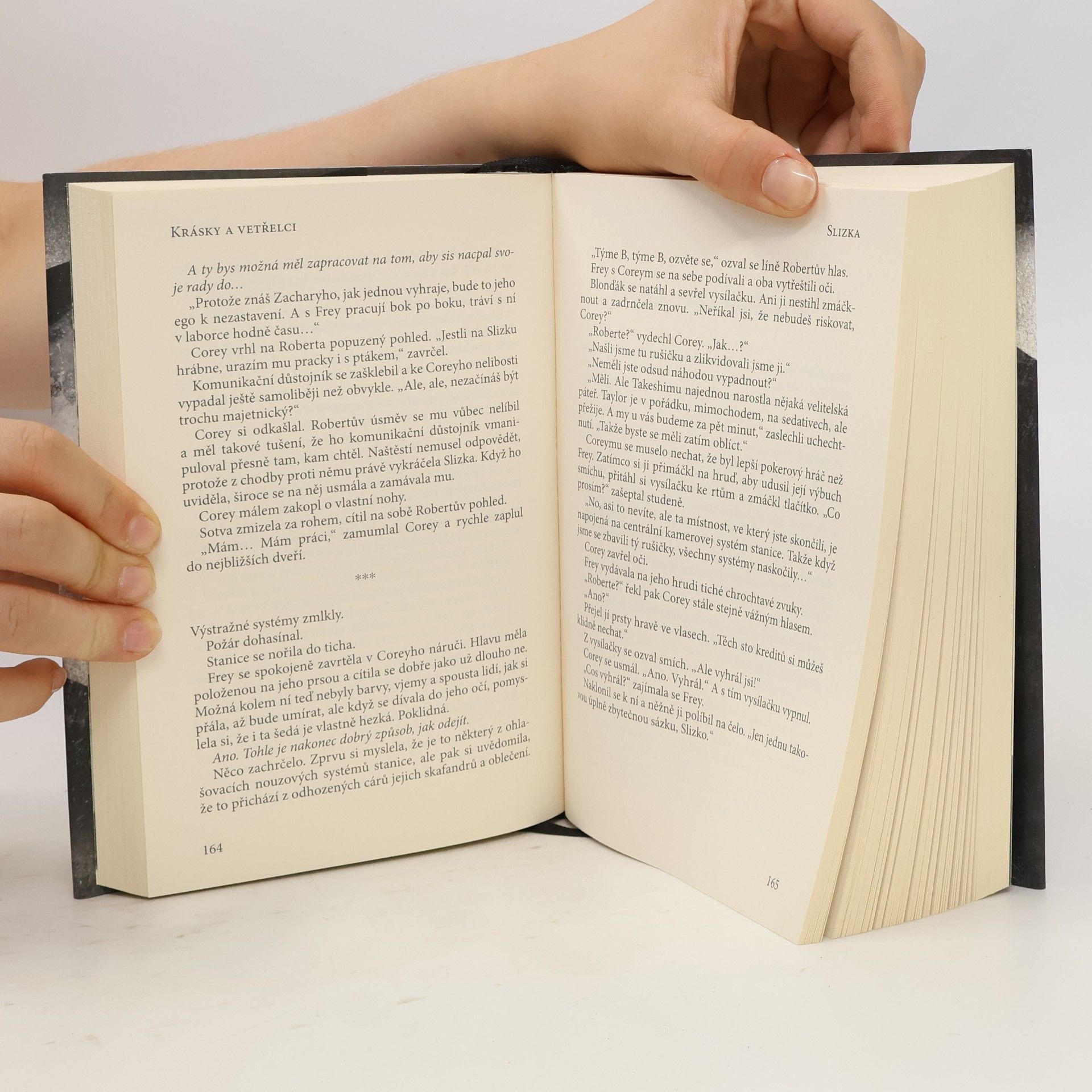 Collectif d'auteurs Krásky a vetřelci