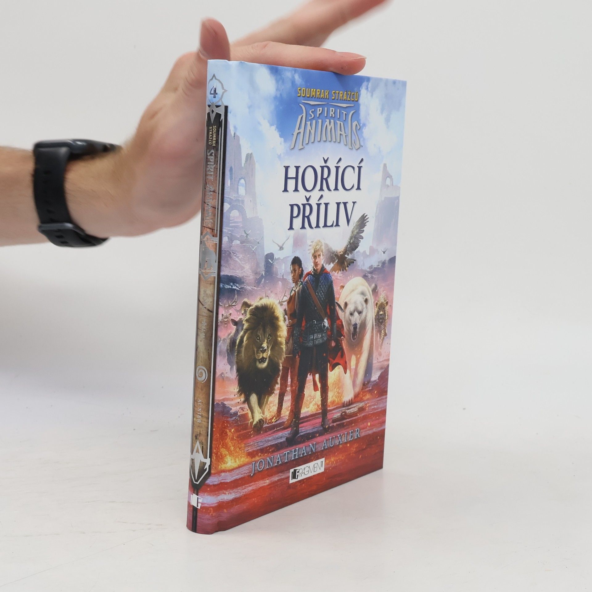 Jonathan Auxier Hořící příliv