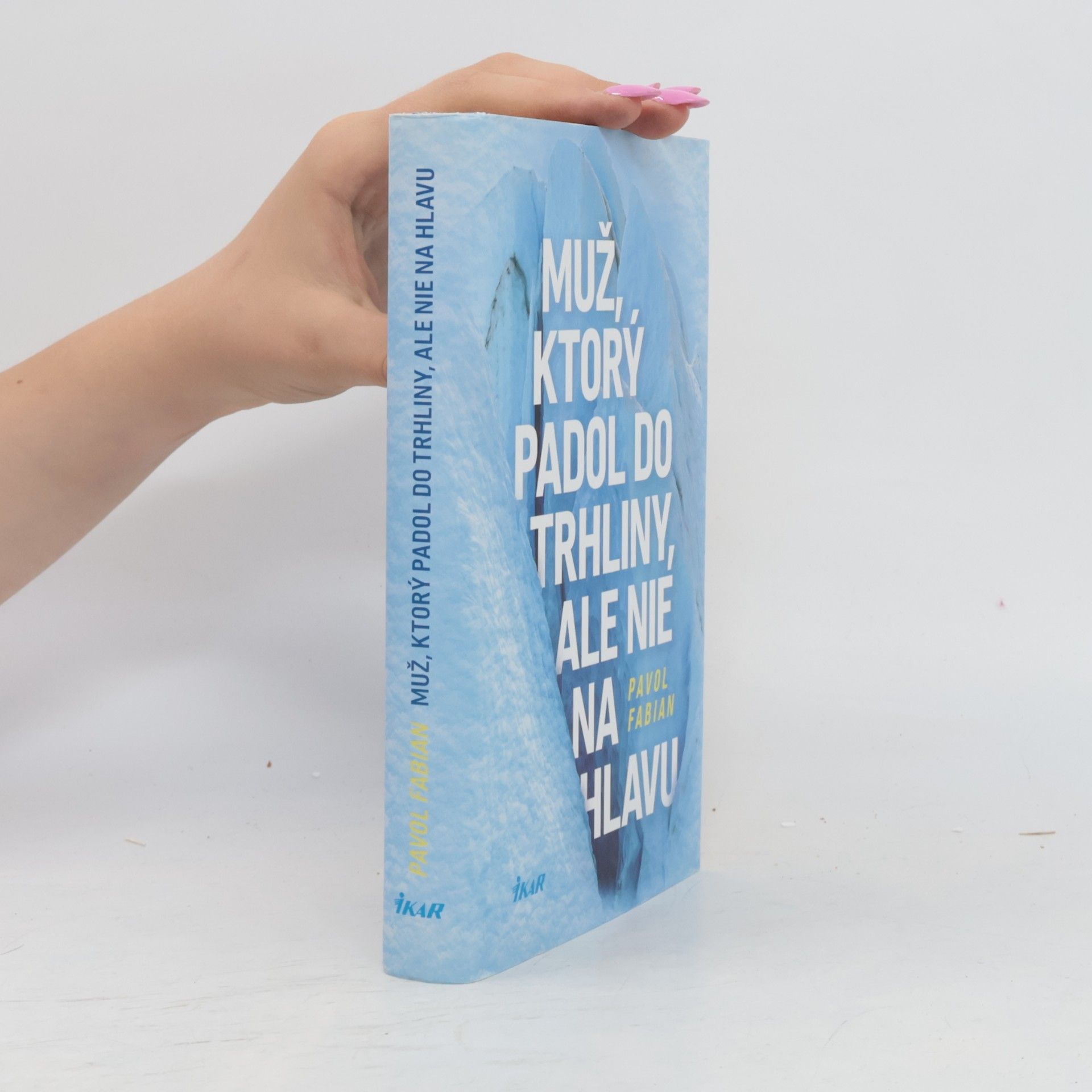 Muž, ktorý padol do trhliny, ale nie na hlavu