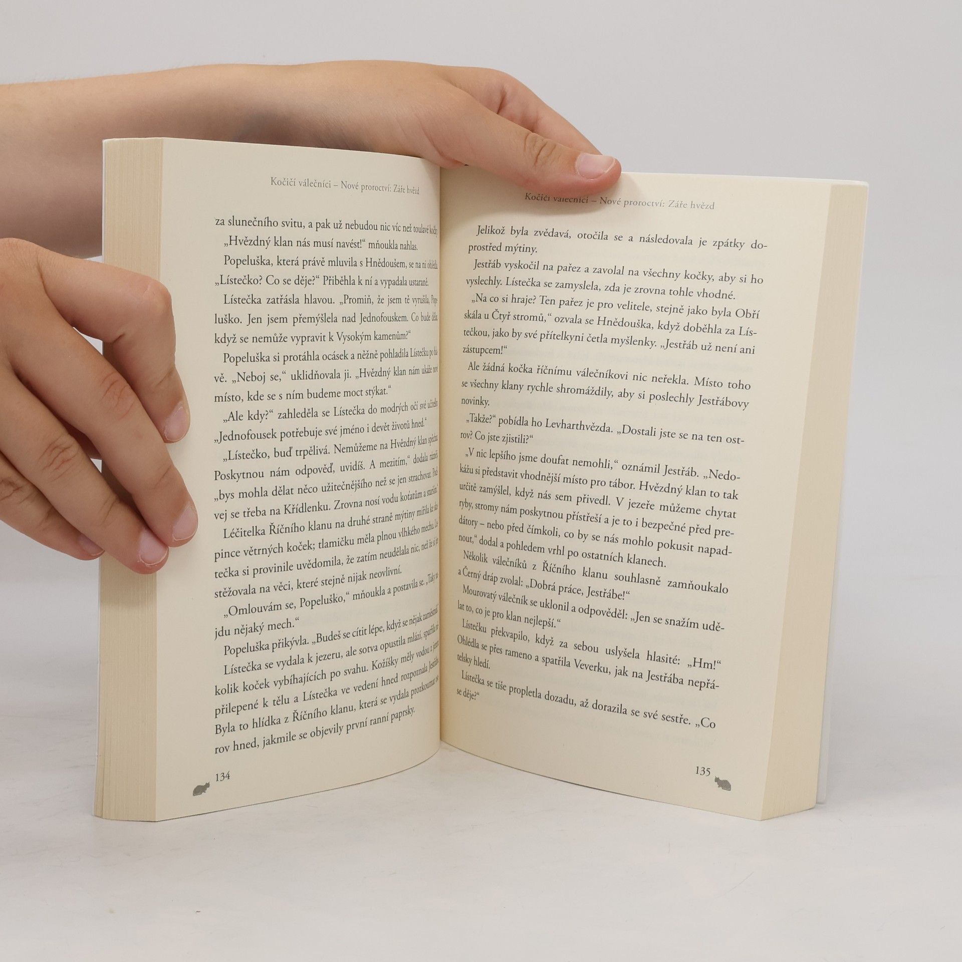 Erin Hunter Kočičí válečníci : nové proroctví. Záře hvězd