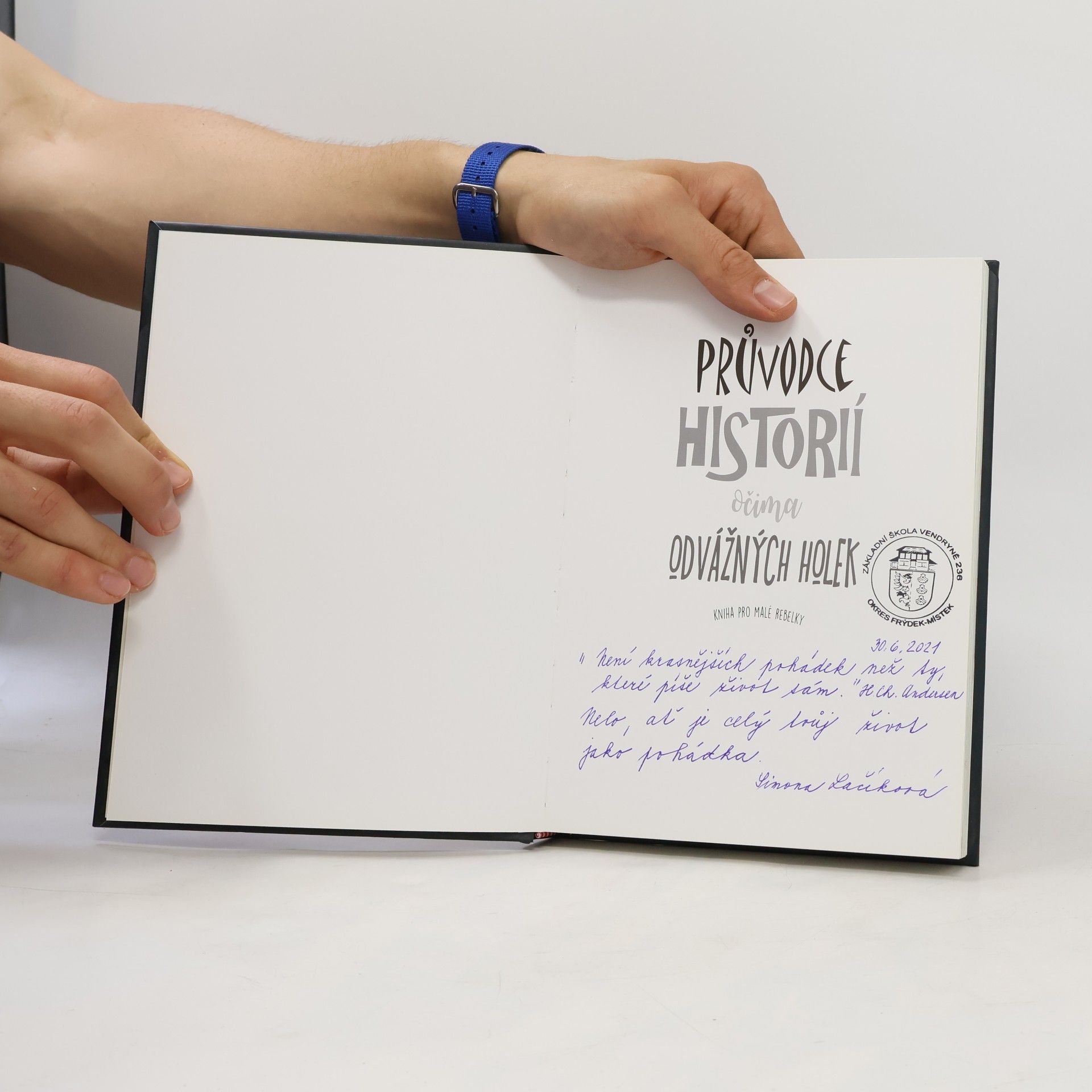Various authors Průvodce historii očima odvážných holek - Kniha pro malé rebelky