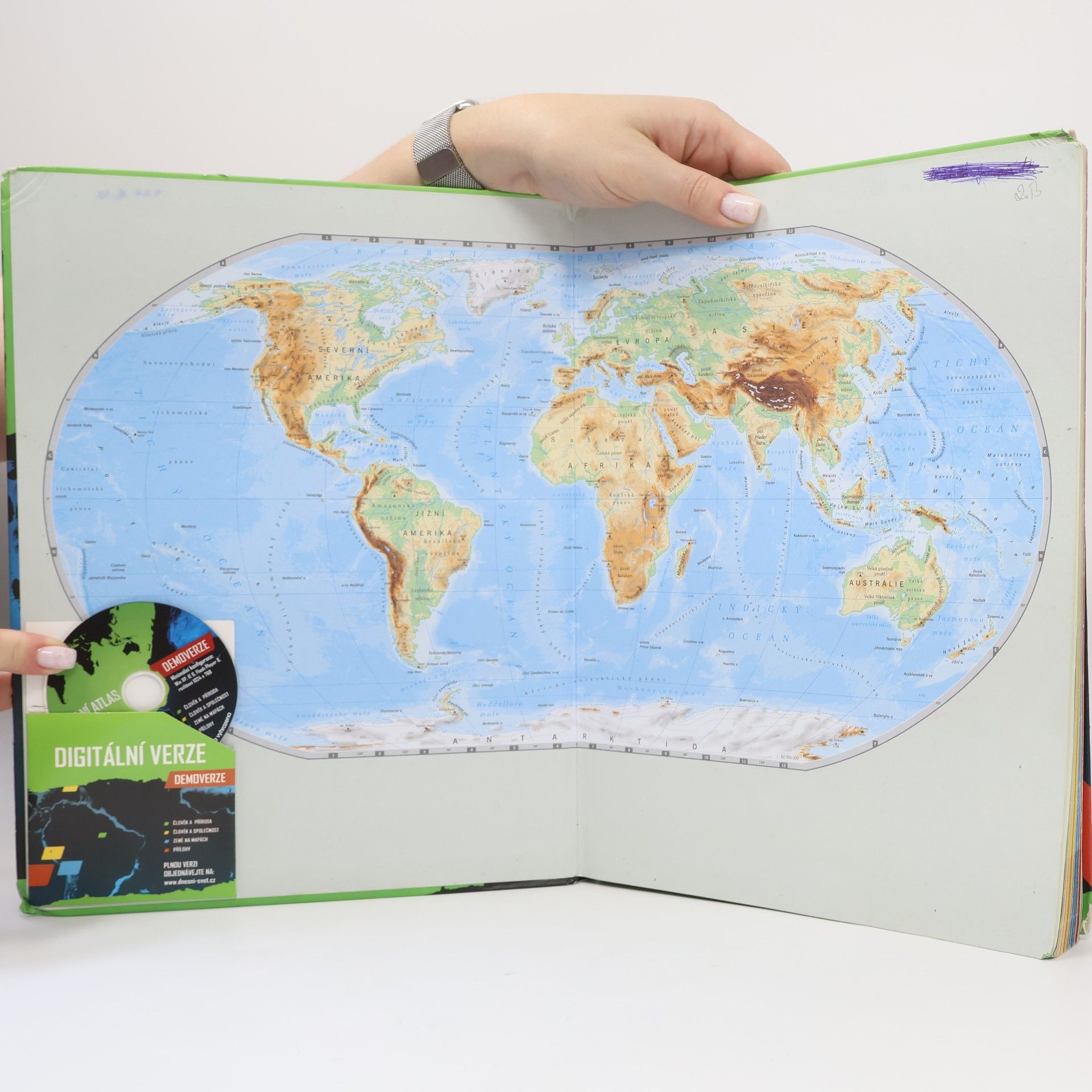 Martin Hanus Školní atlas dnešního světa