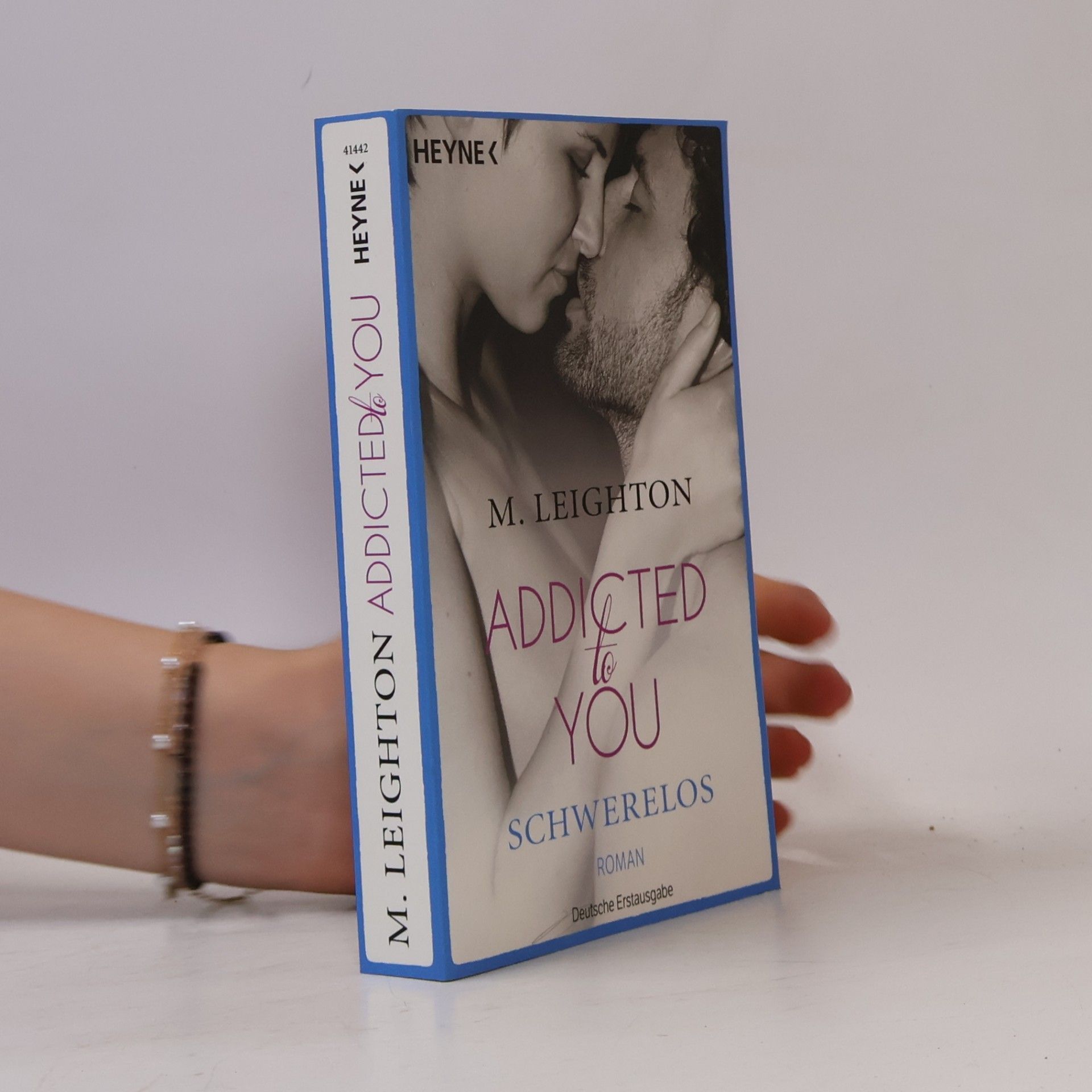 M. Leighton Addicted To You. Schwerelos