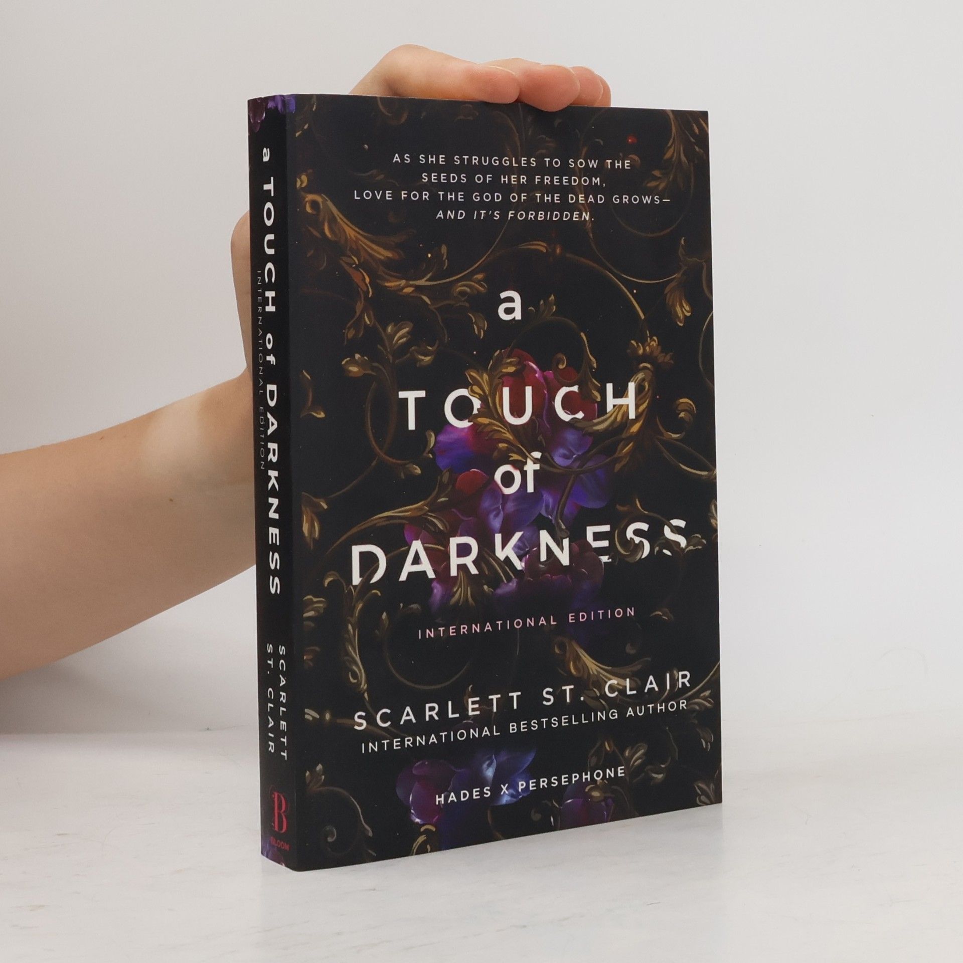 Scarlett St. Clair A Touch of Darkness