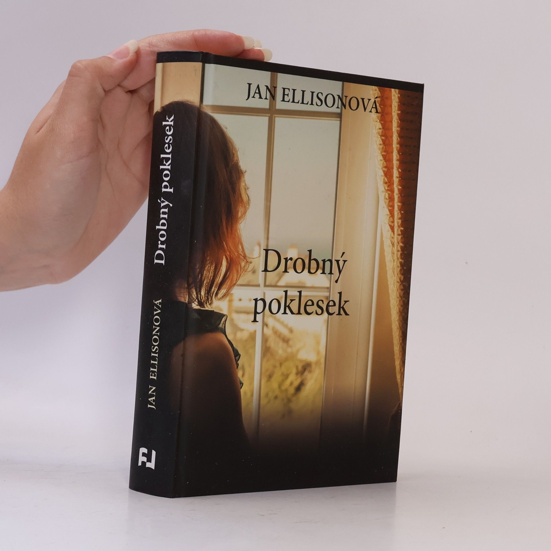 Jan Ellison Drobný poklesek