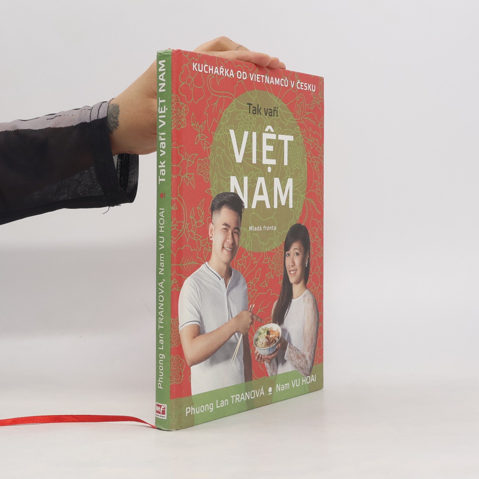 Nam Vu Hoai Tak vaří Việt Nam. Kuchařka od Vietnamců v Česku