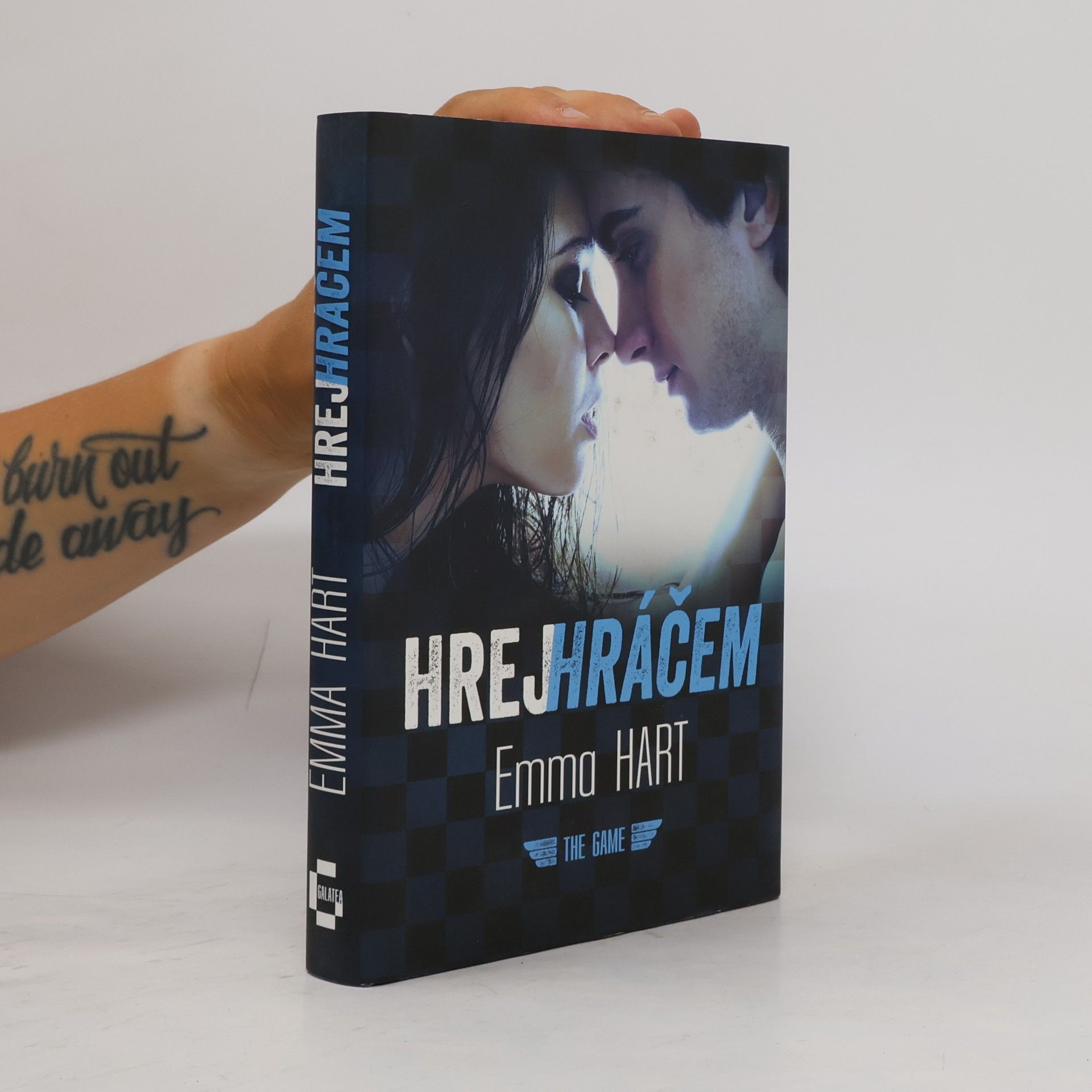 Emma Hart Hrej hráčem