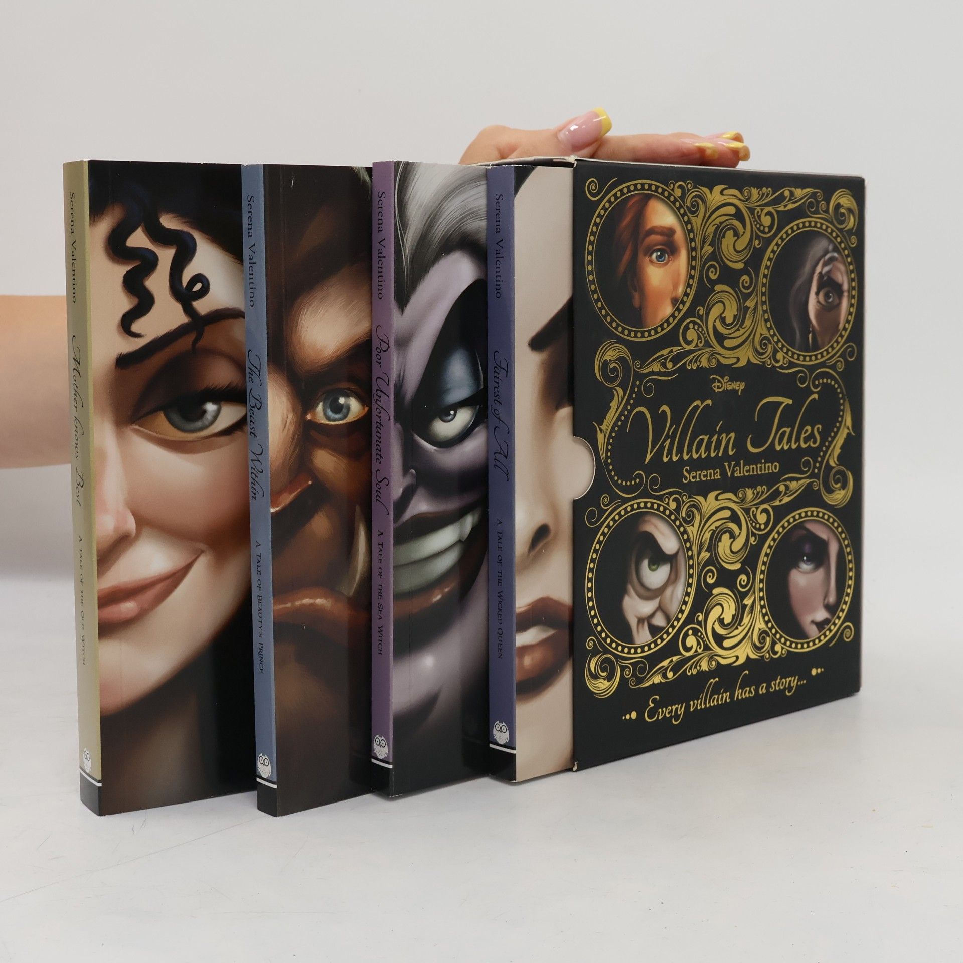 Serena Valentino Disney. Villain Tales