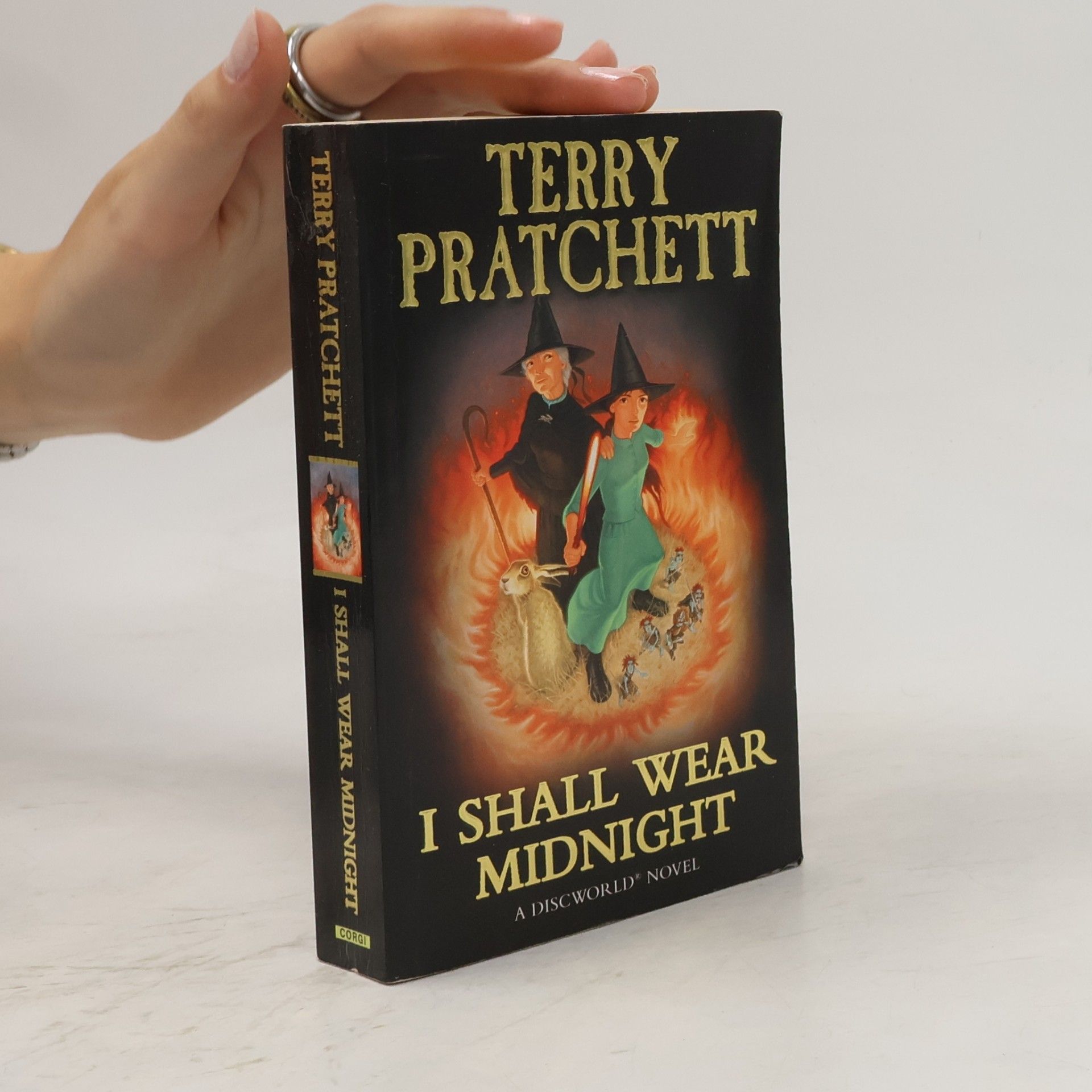 Terry Pratchett I shall wear midnight