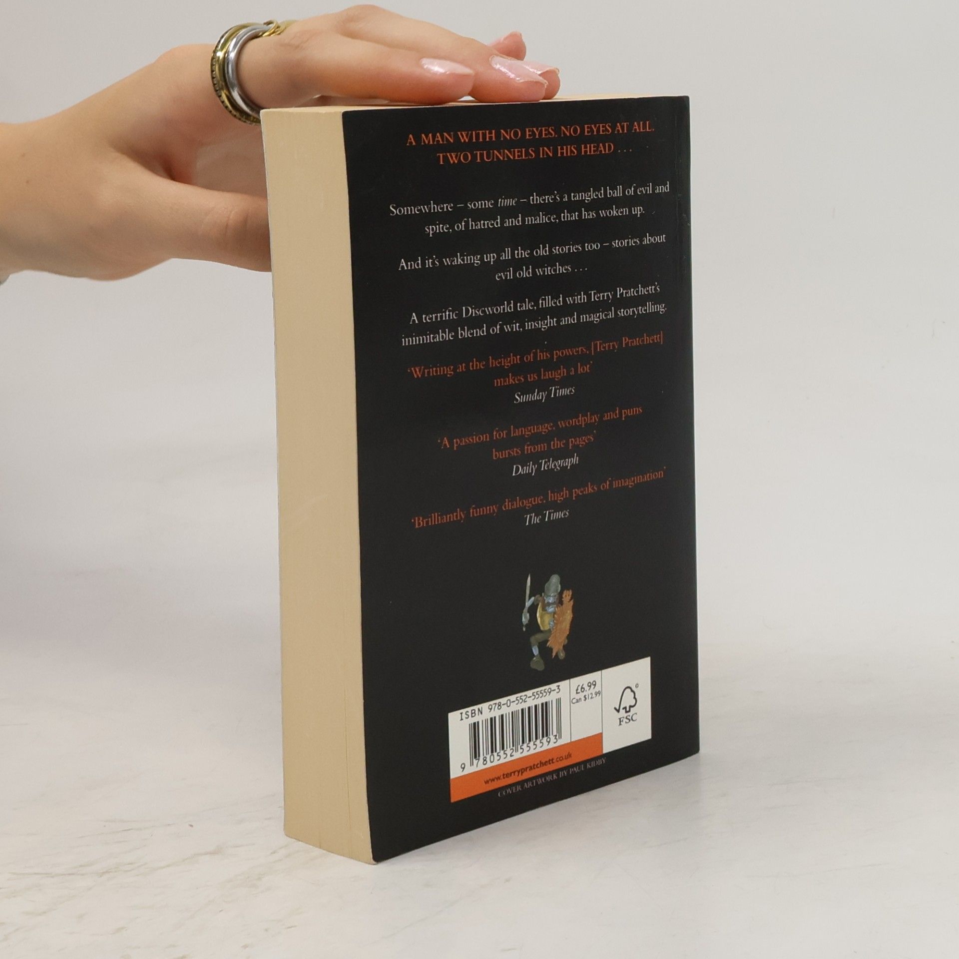 Terry Pratchett I shall wear midnight
