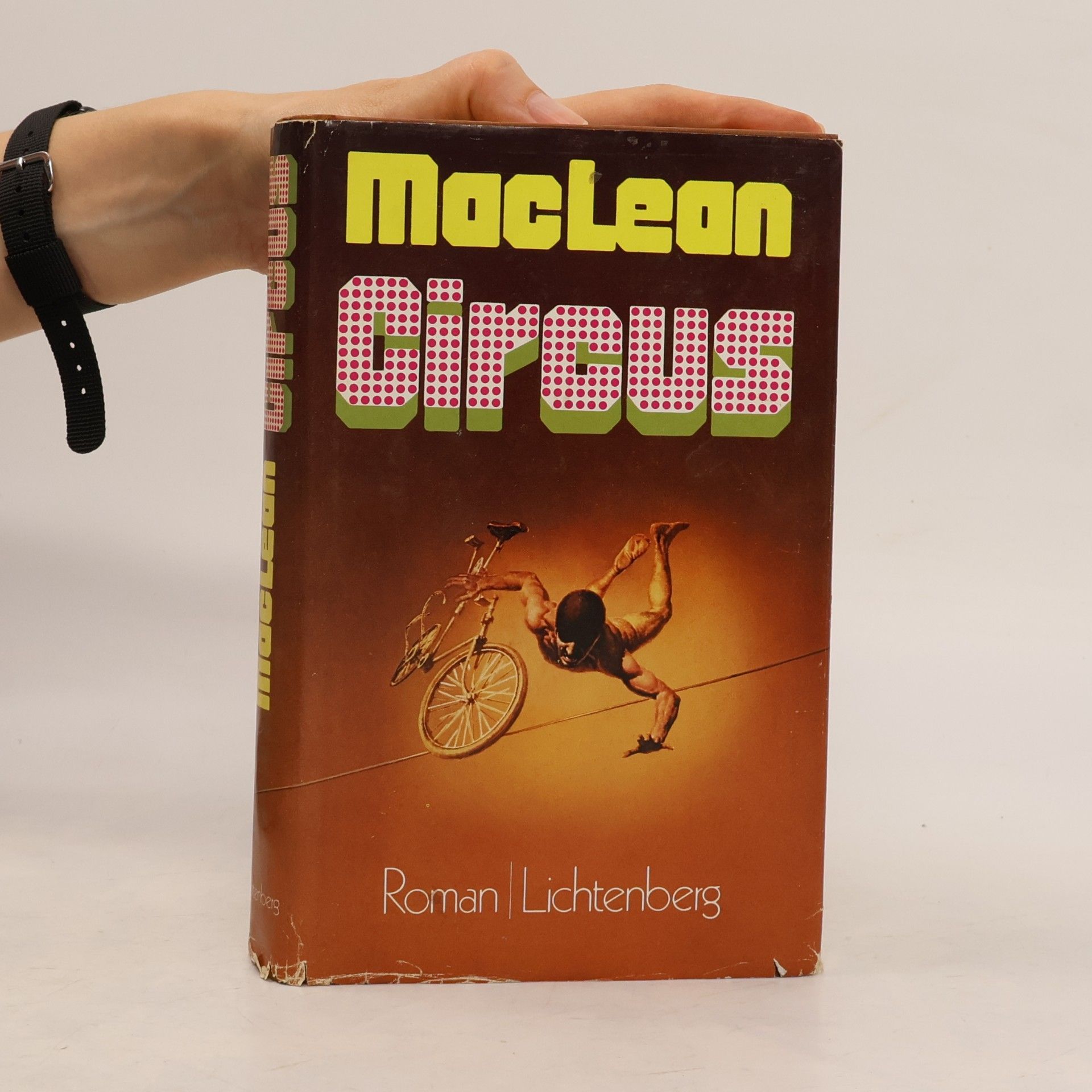 Alistair MacLean Circus.