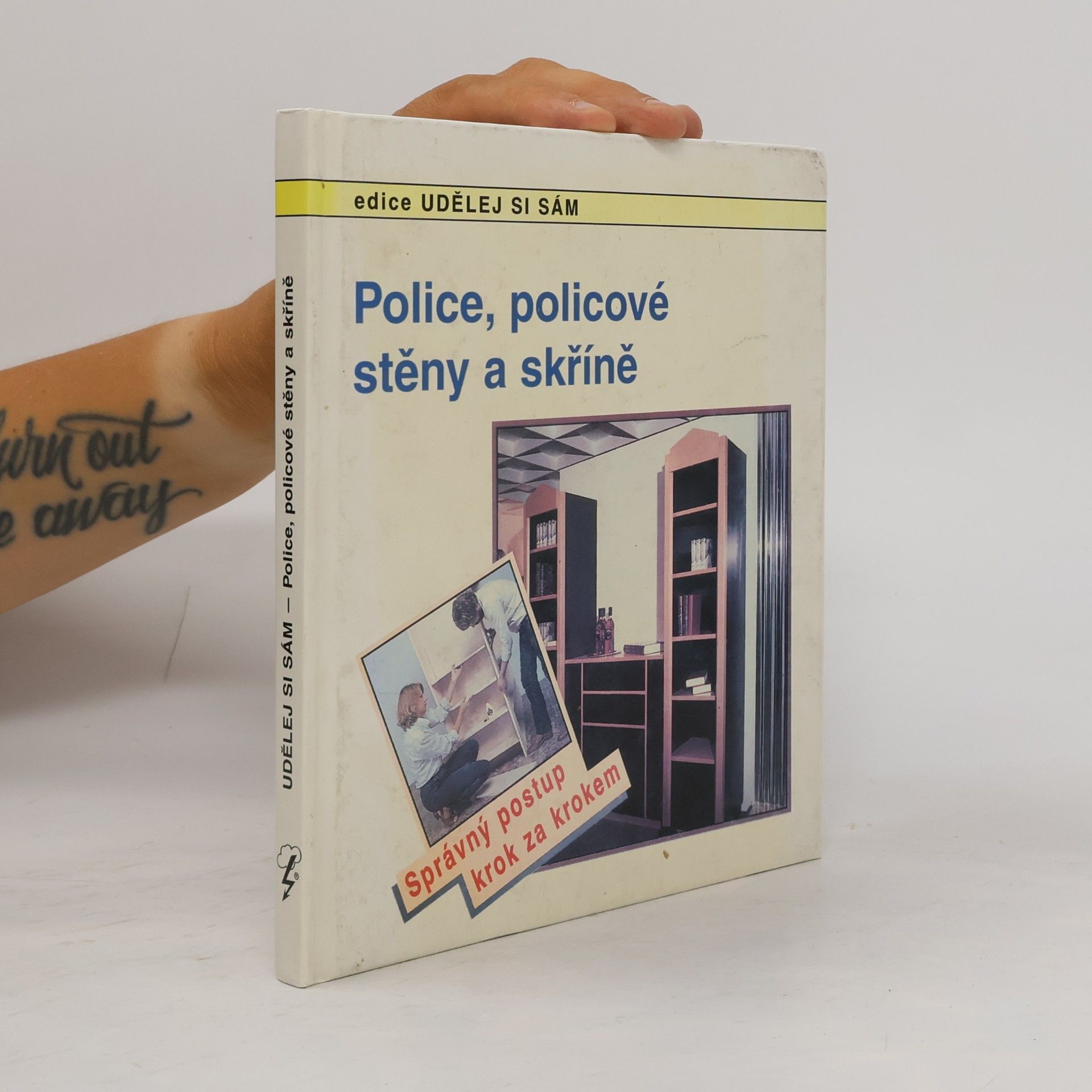 Niels Clausen Police, policové stěny a skříně