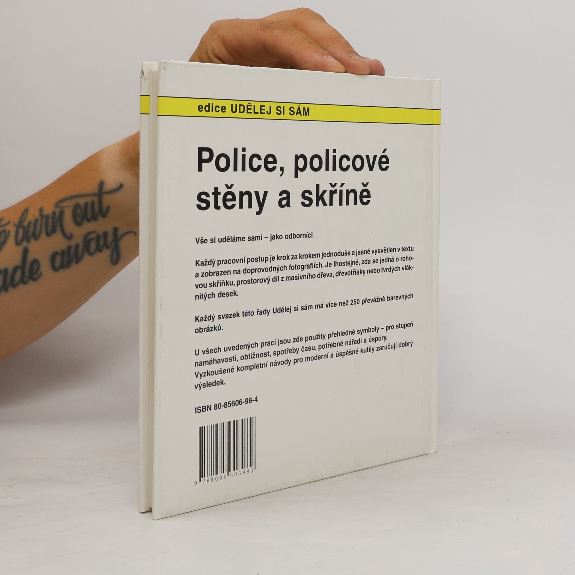 Niels Clausen Police, policové stěny a skříně