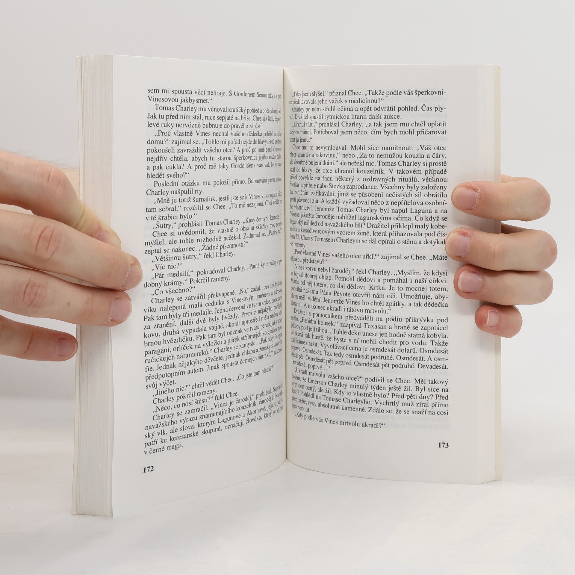 Tony Hillerman Dům, kde tančí mrtví ; Lidé temnot