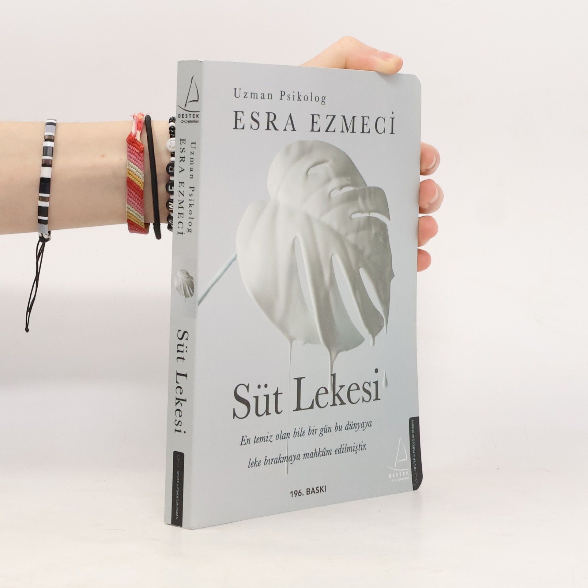 Esra Ezmeci Süt Lekesi