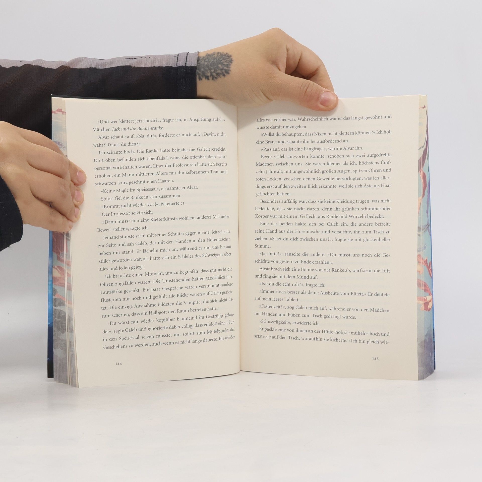 Jennifer Alice Jager School of Myth & Magic, Band 1: Der Kuss der Nixe (Limitierte Auflage mit Farbschnitt und Charakterkarte)