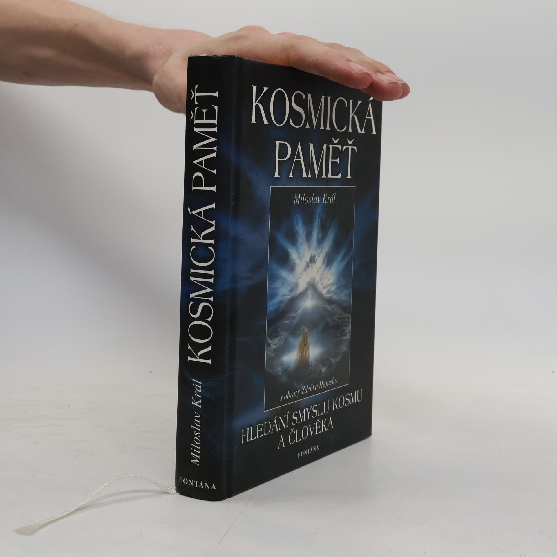 Zdeněk Hajný Kosmická paměť : hledání smyslu kosmu a člověka
