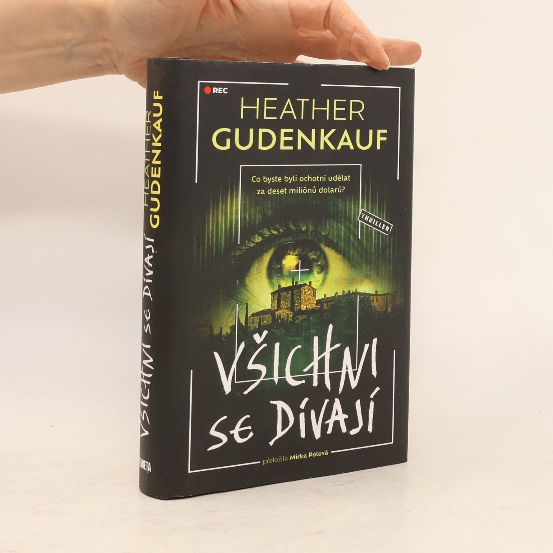 Všichni se dívají