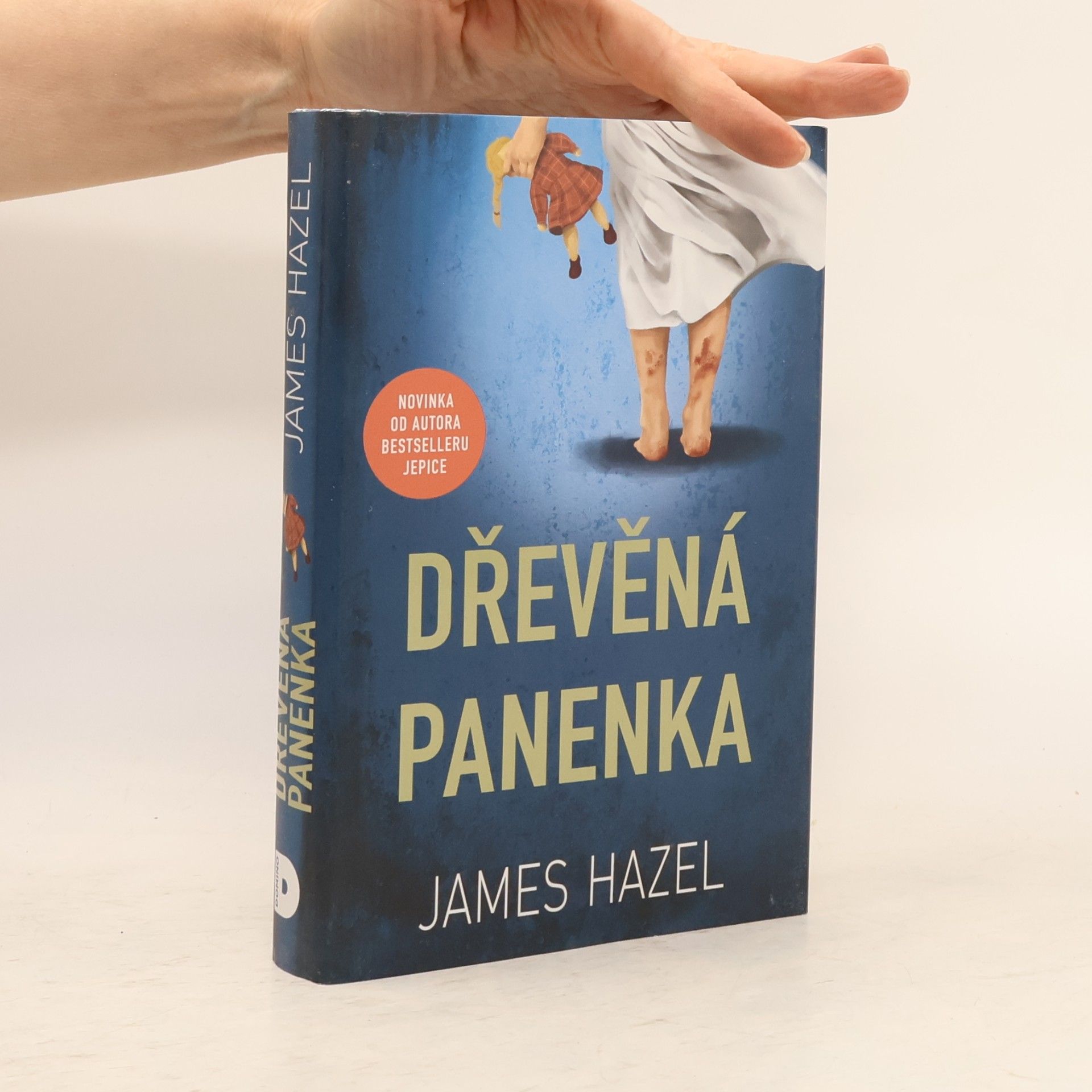 James Hazel Dřevěná panenka