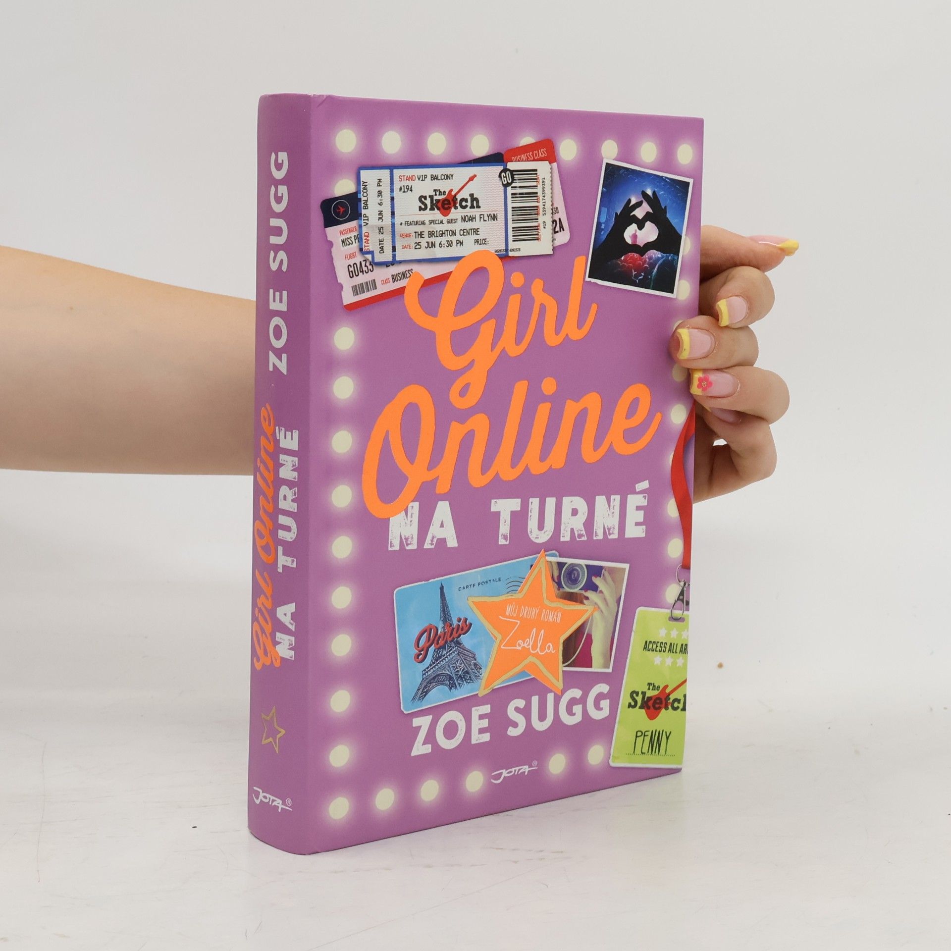 Zoe Sugg Girl Online na turné