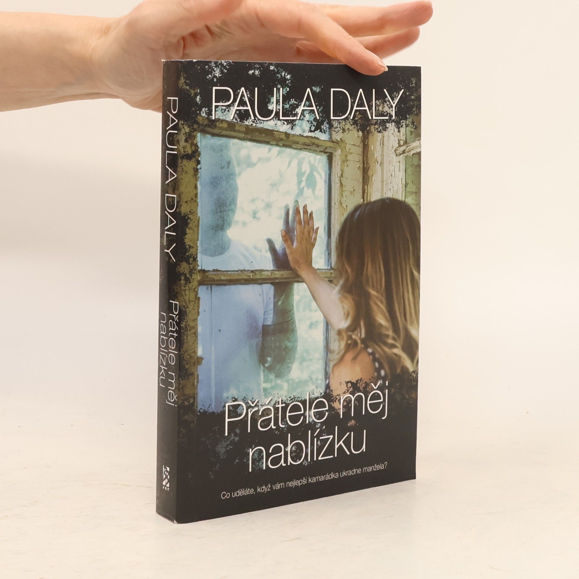 Paula Daly Přátele měj nablízku