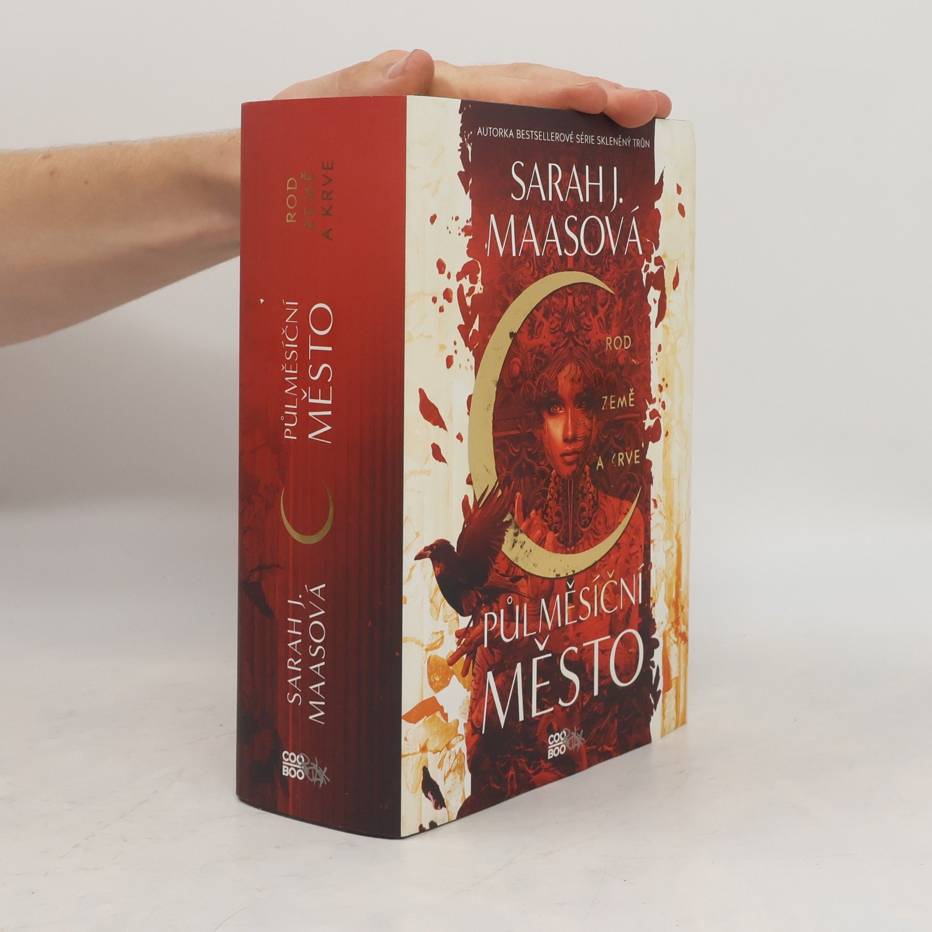 Sarah J. Maas Půlměsíční město. Rod země a krve