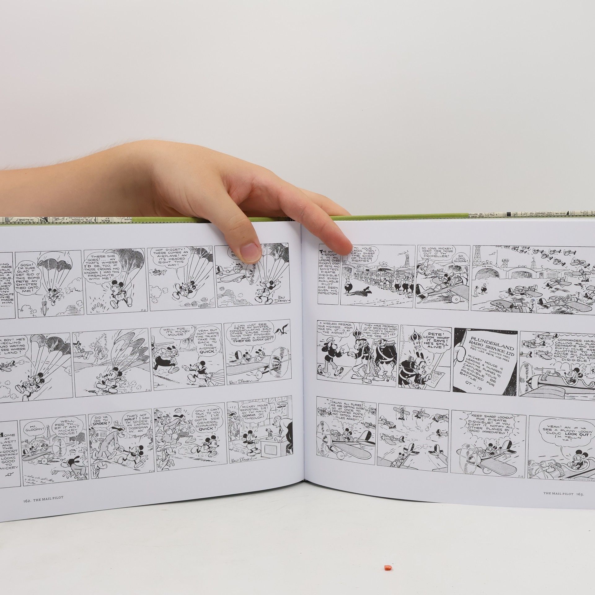Floyd Gottfredson Walt Disney's Mickey Mouse: Trapped on Treasure Island