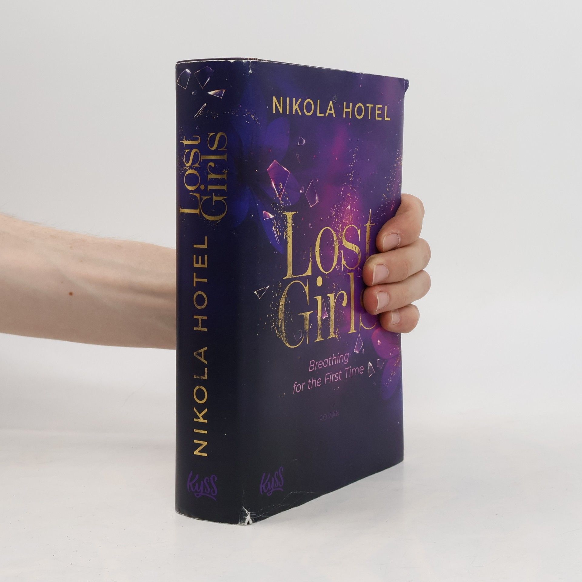 Nikola Hotel Lost-Girls-Dilogie - 1: Lost Girls − Breathing for the First Time - Mit limitiertem Farbschnitt in der ersten Auflage
