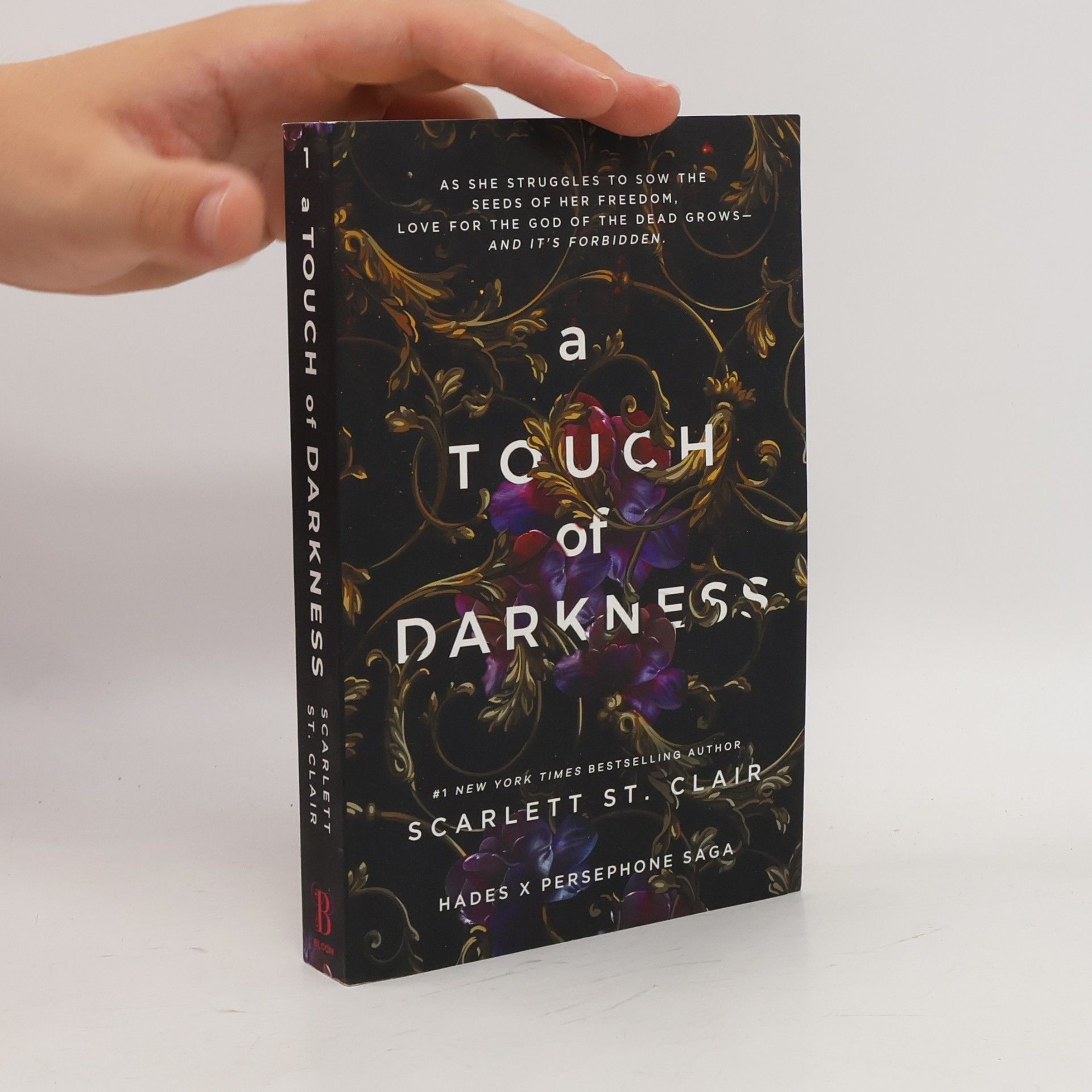 Scarlett St. Clair A Touch of Darkness