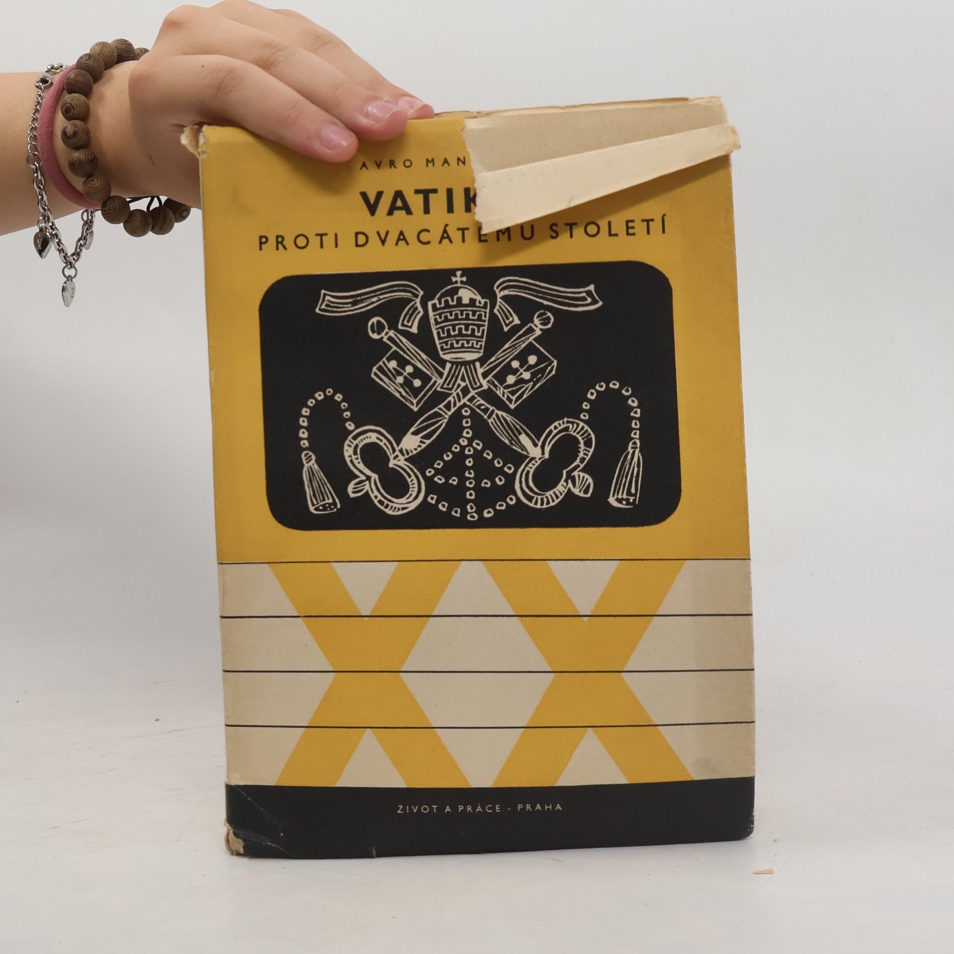 Avro Manhattan Vatikán proti dvacátému století