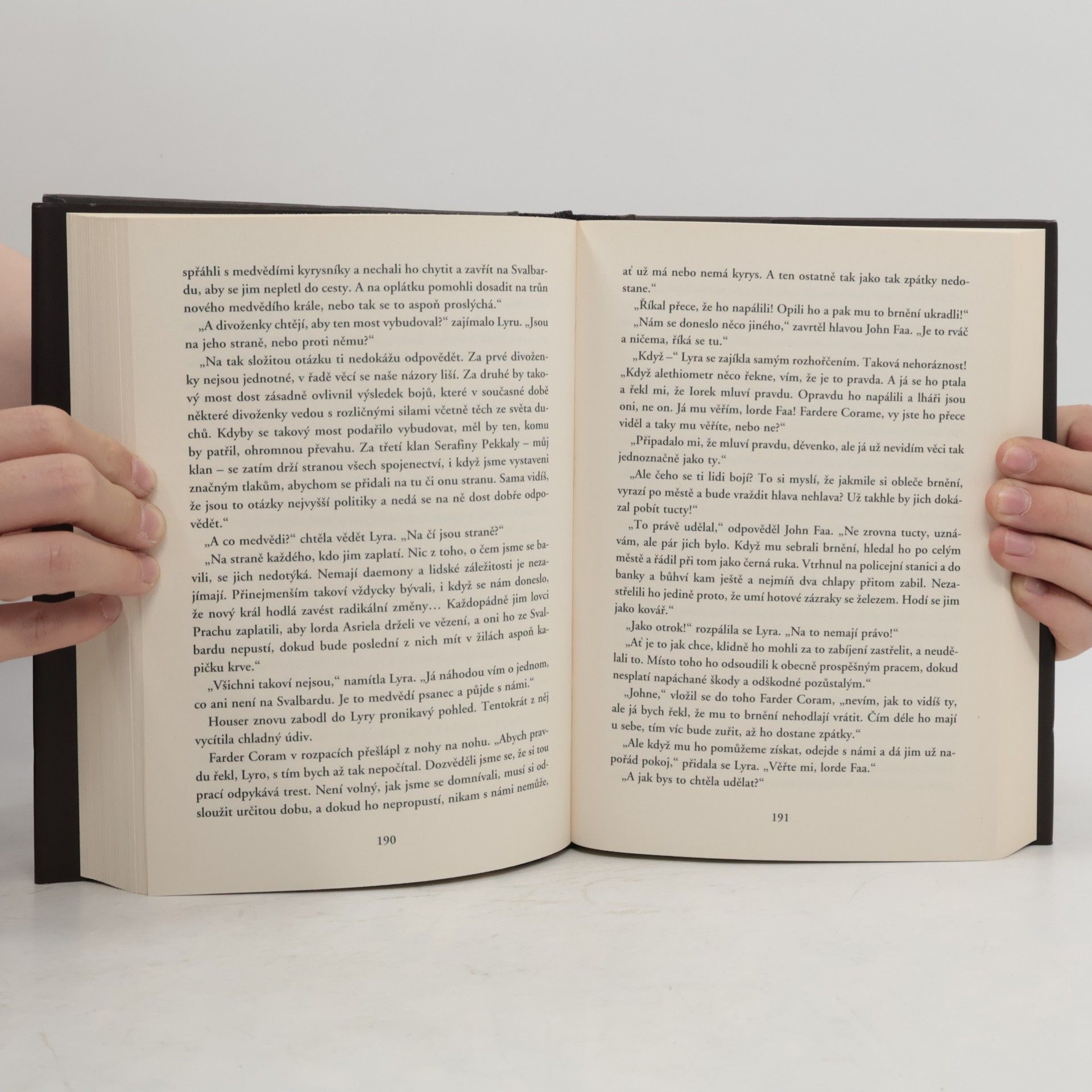 Philip Pullman Jeho temné esence. Zlatý kompas