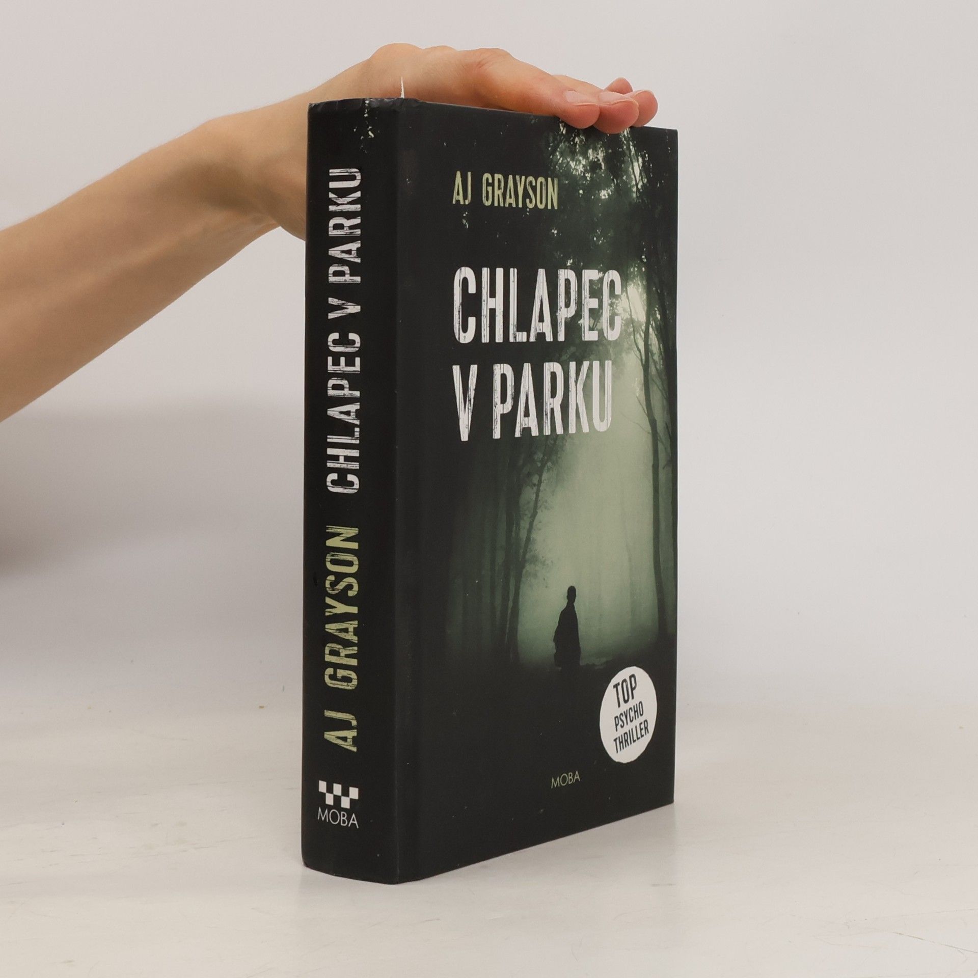 A. J. Grayson Chlapec v parku