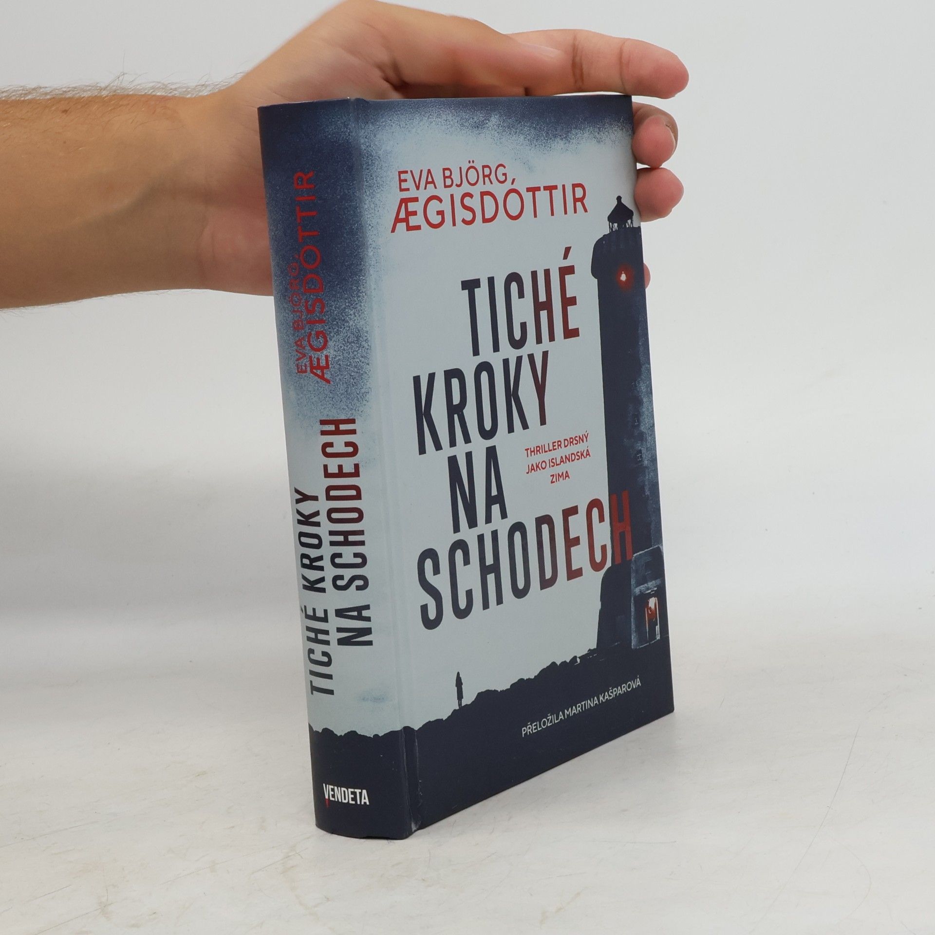 Tiché kroky na schodech