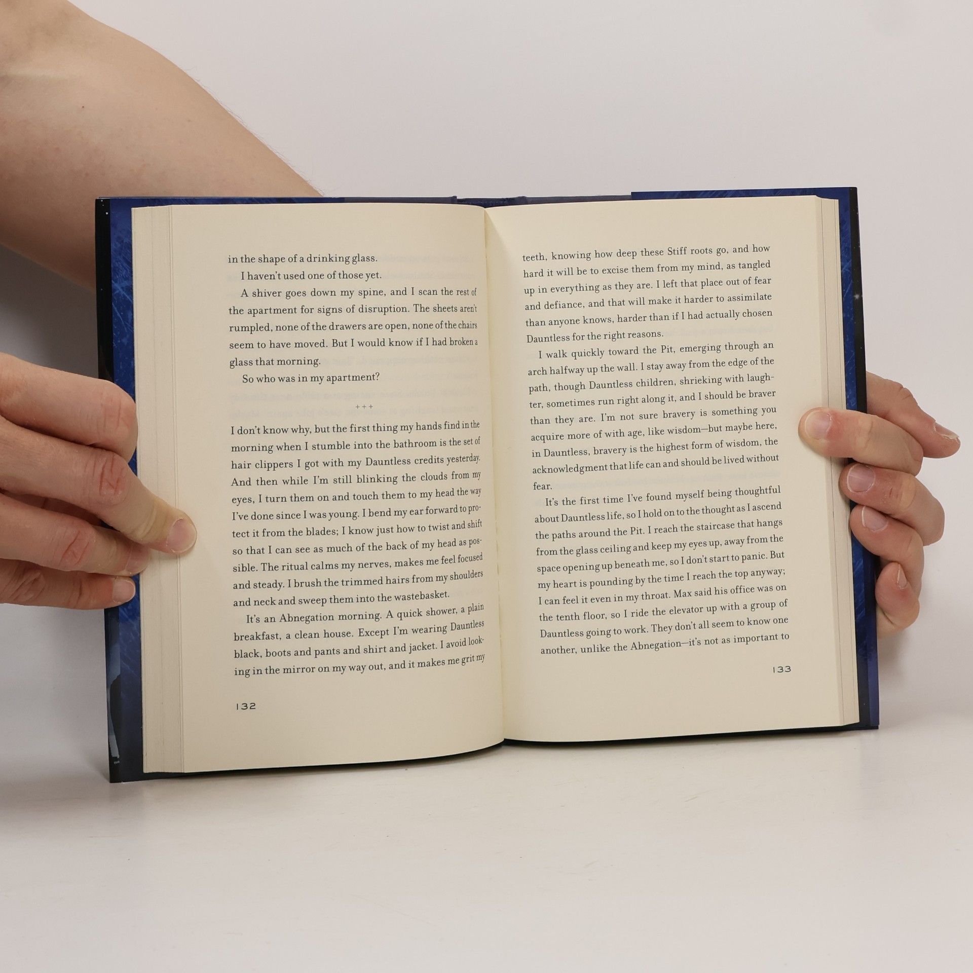 Veronica Roth Four: a Divergent collection