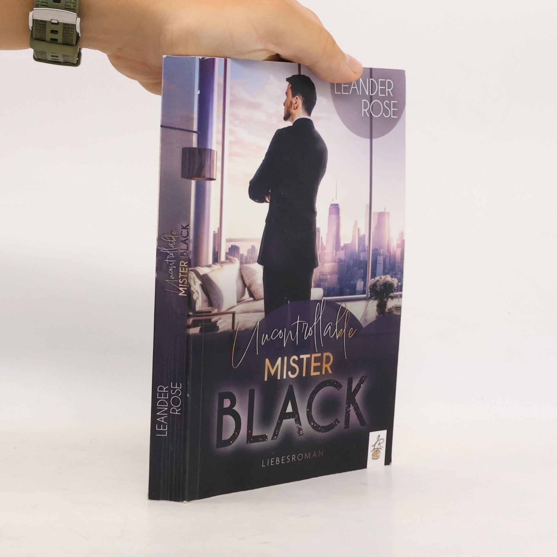 Leander Rose Uncontrollable Mister Black