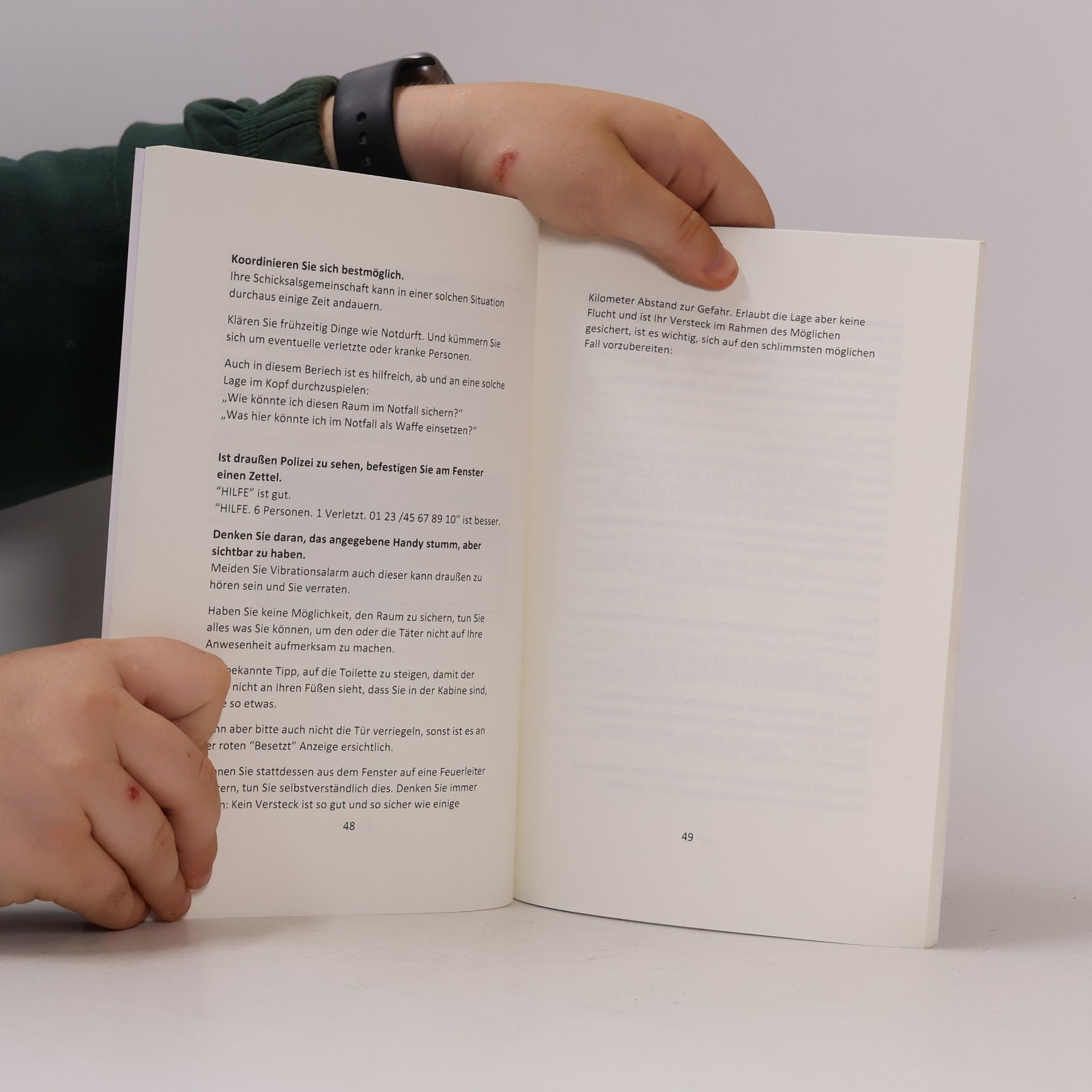 Alexander T. Schneider AEGIS.books - 1: RUN.HIDE.FIGHT