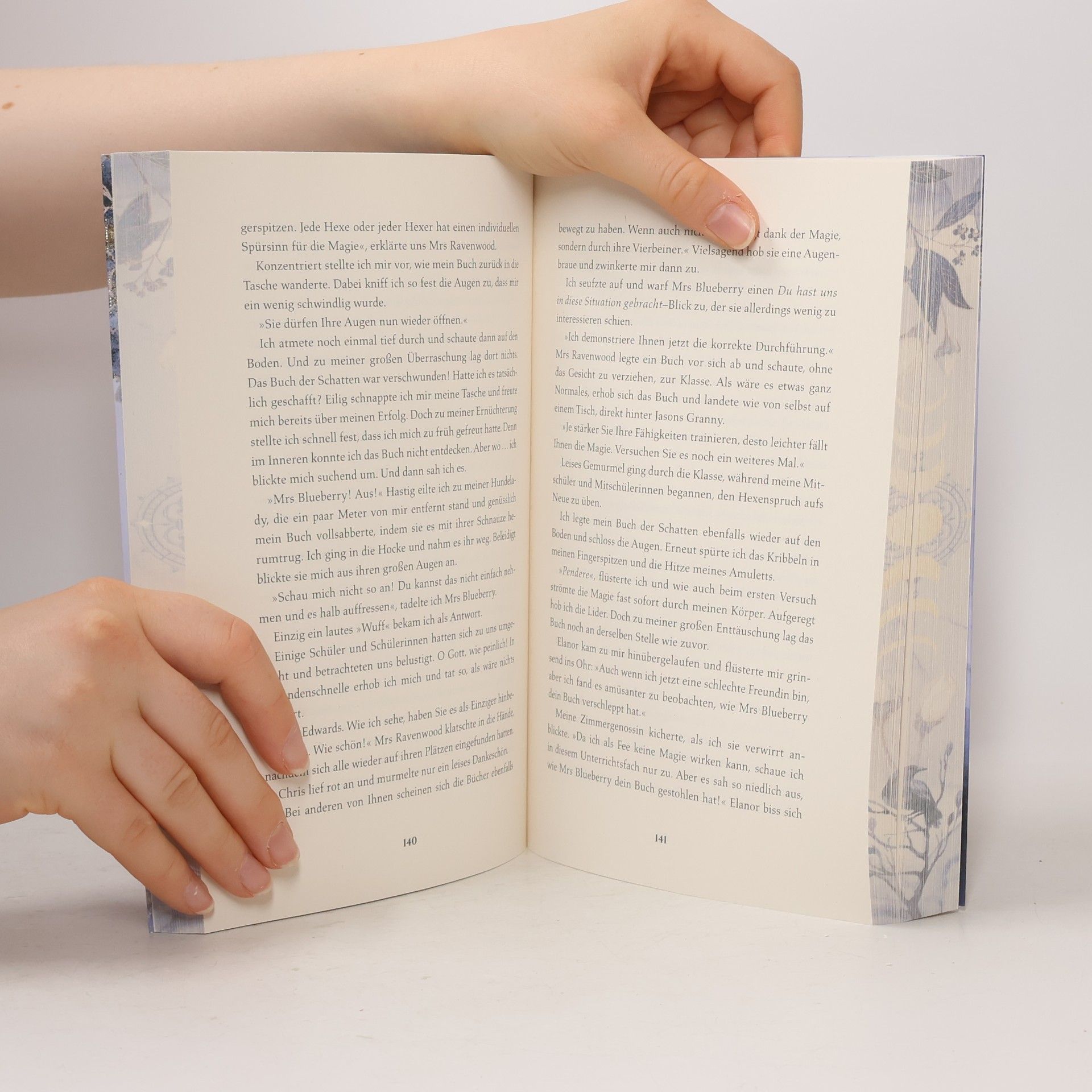 Julia Kuhn Ravenhall Academy 1: Verborgene Magie