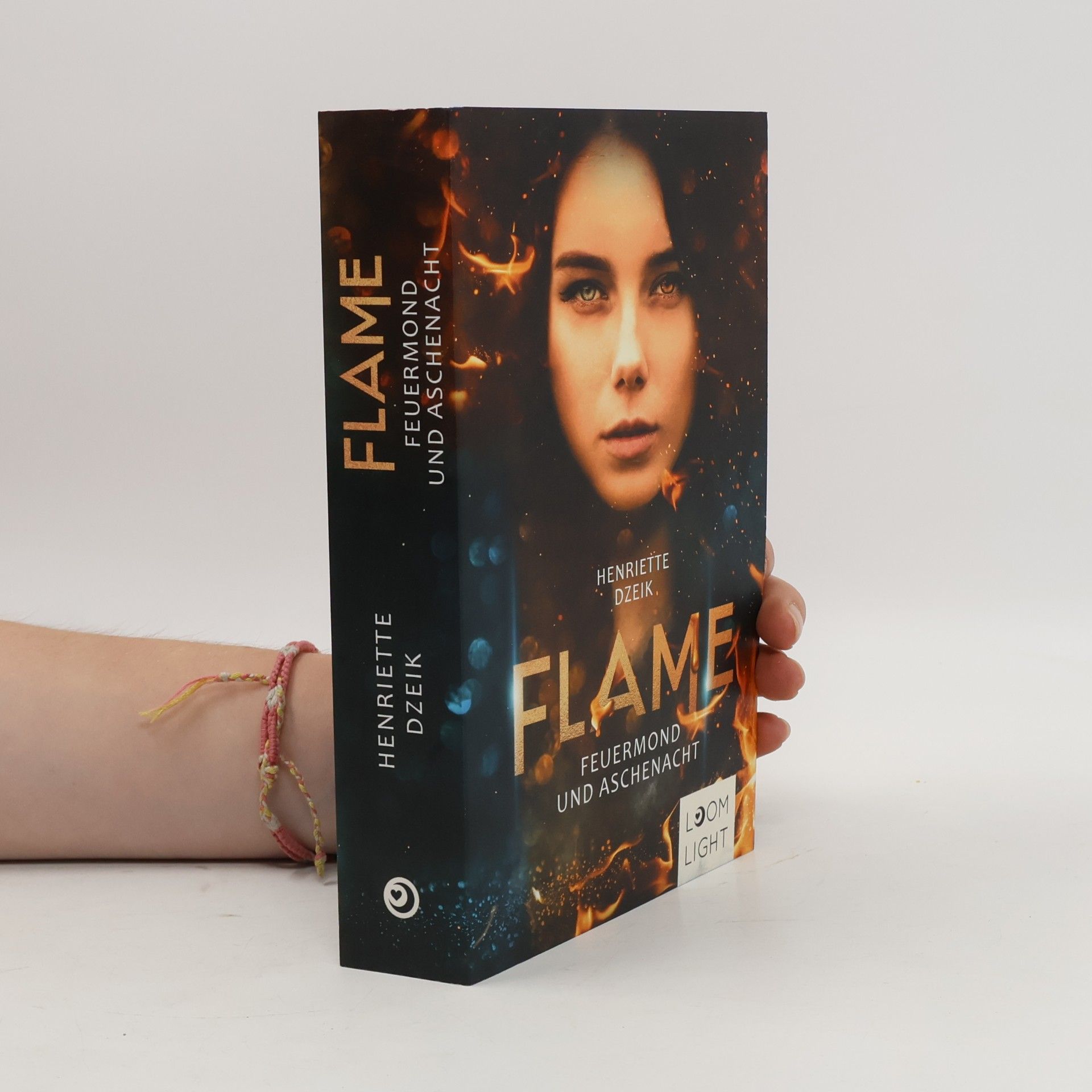 Henriette Dzeik Flame 1: Feuermond und Aschenacht