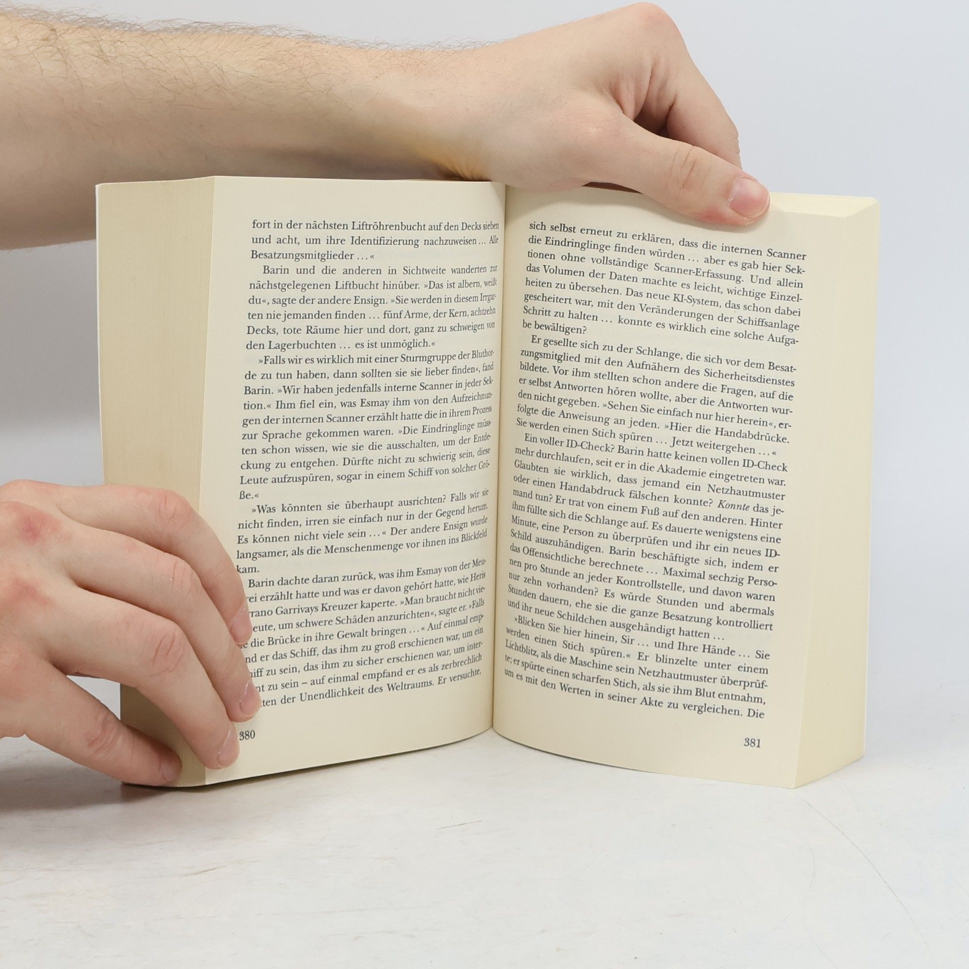 Elizabeth Moon Heldin wider Willen. Roman. Dtsch. v. Thomas Schichtel