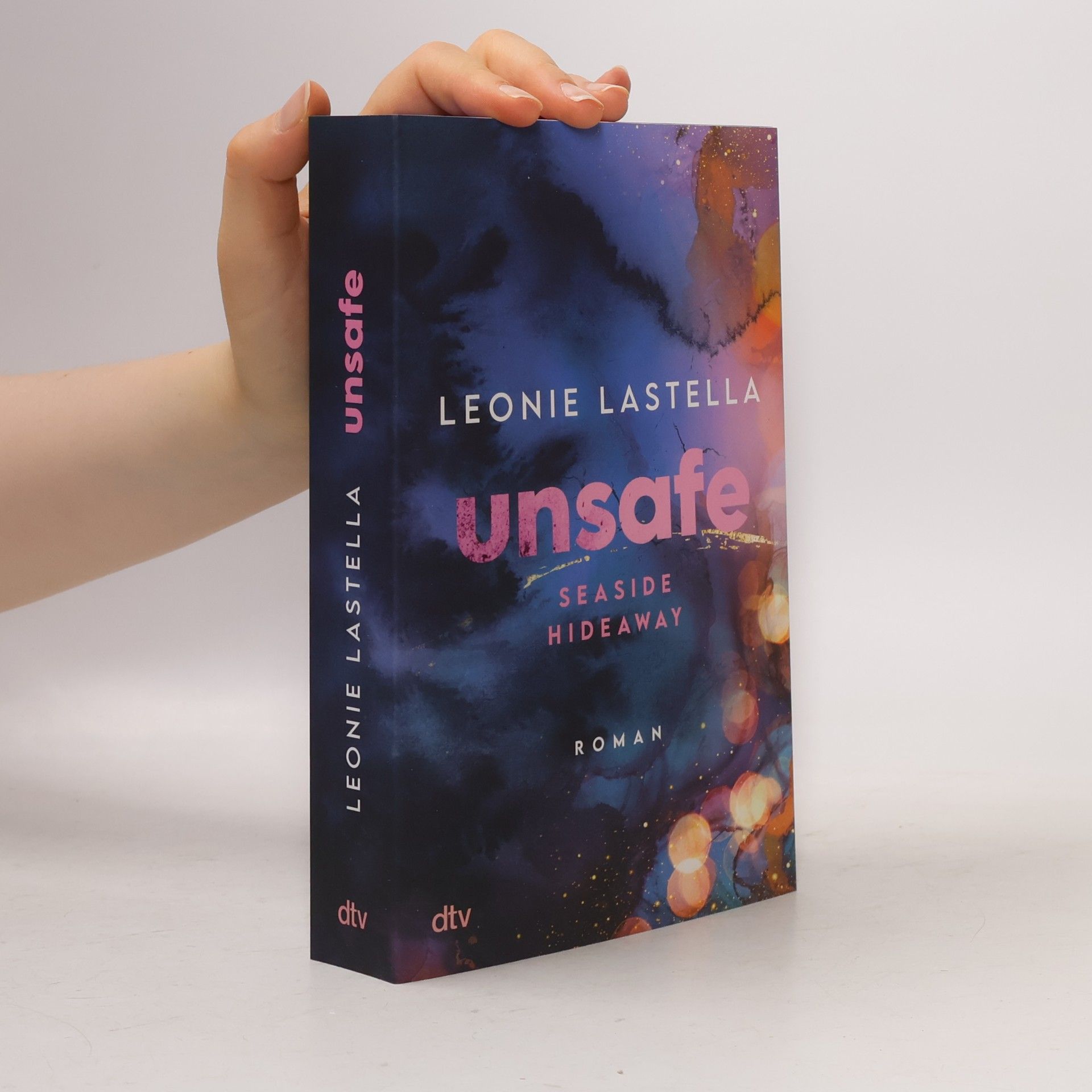 Leonie Lastella Seaside Hideaway – Unsafe