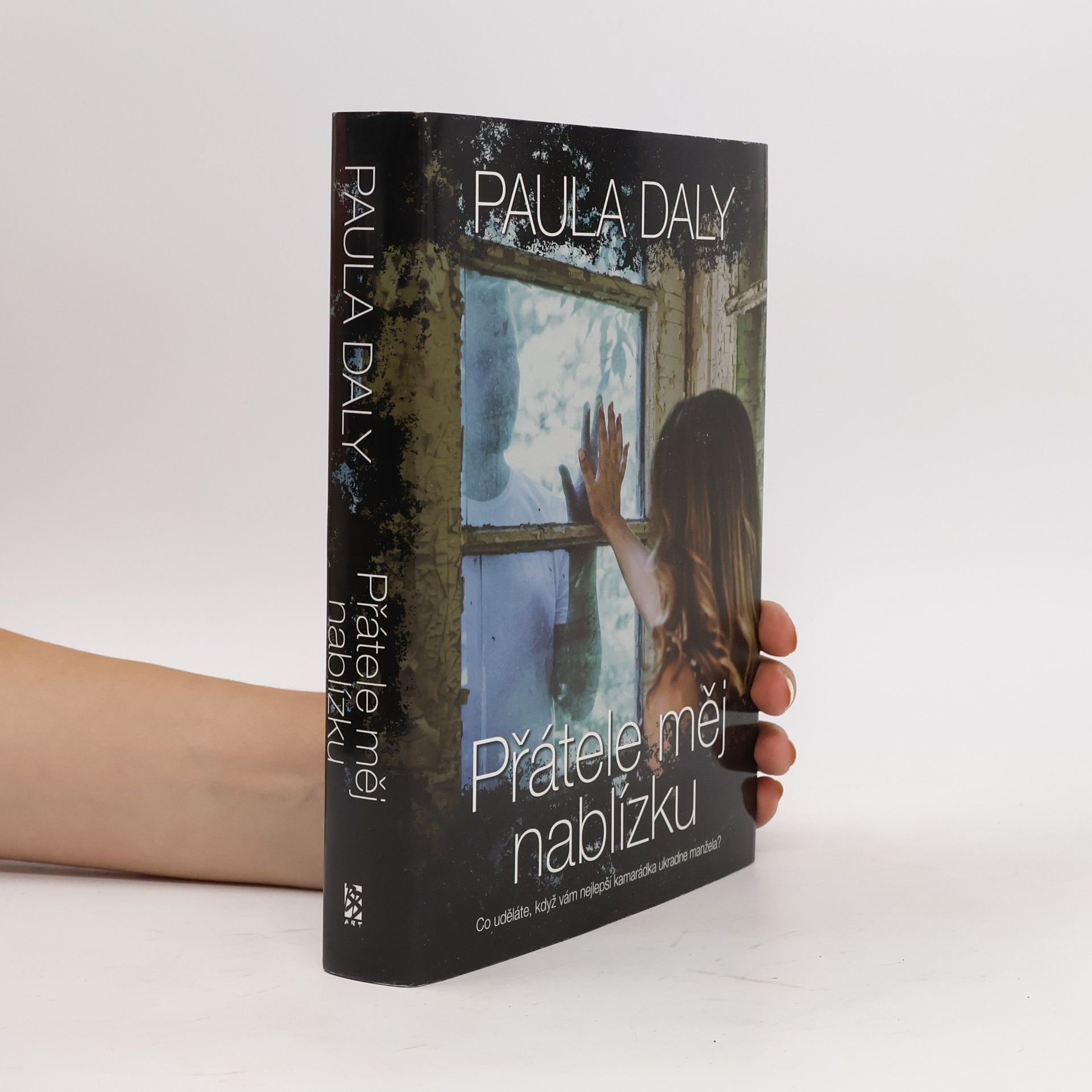 Paula Daly Přátele měj nablízku
