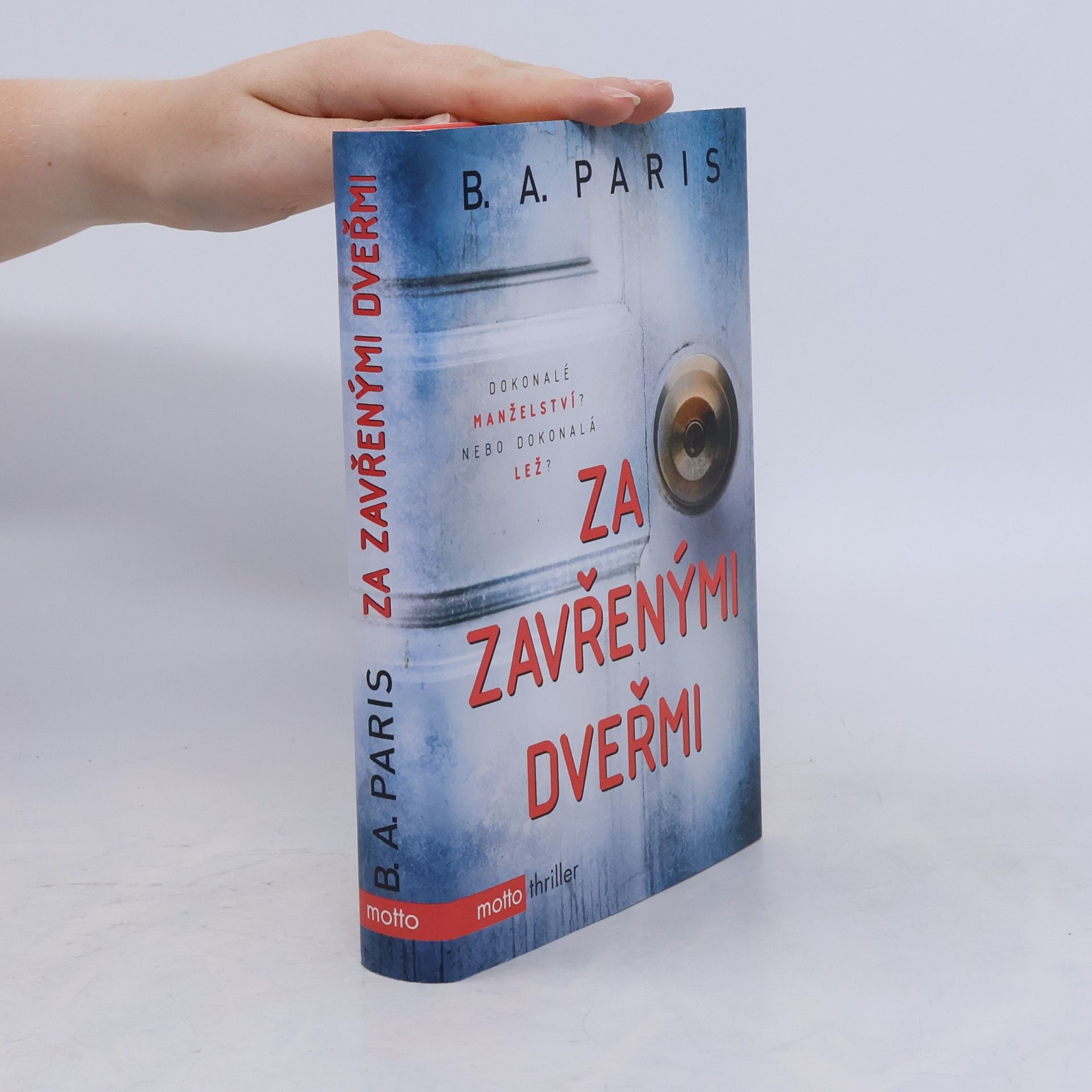 B.A. Paris Za zavřenými dveřmi