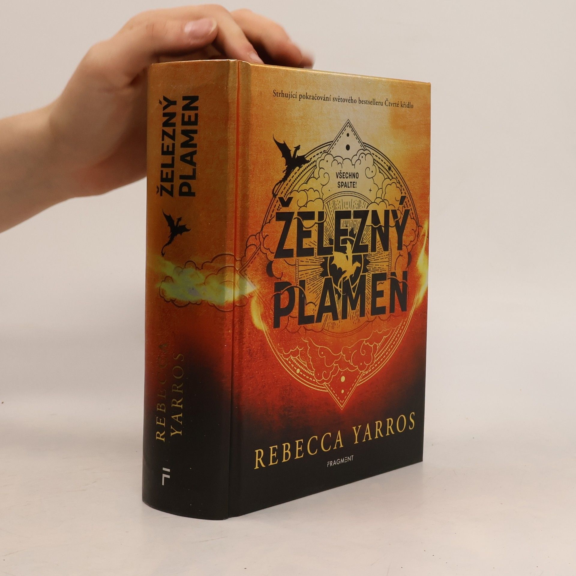 Rebecca Yarros Železný plamen