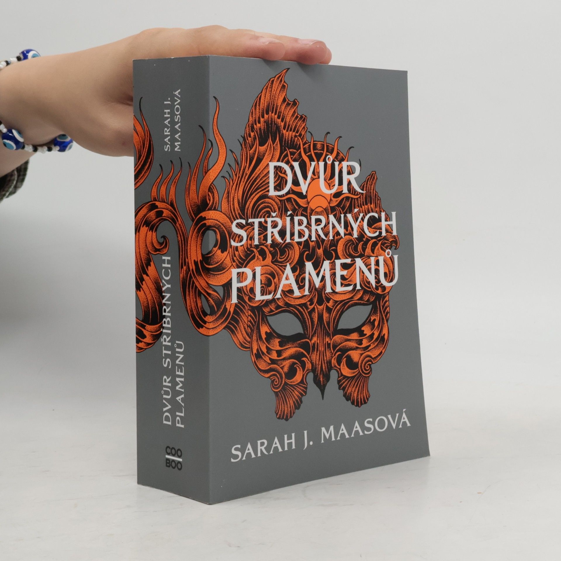 Sarah J. Maas Dvůr stříbrných plamenů