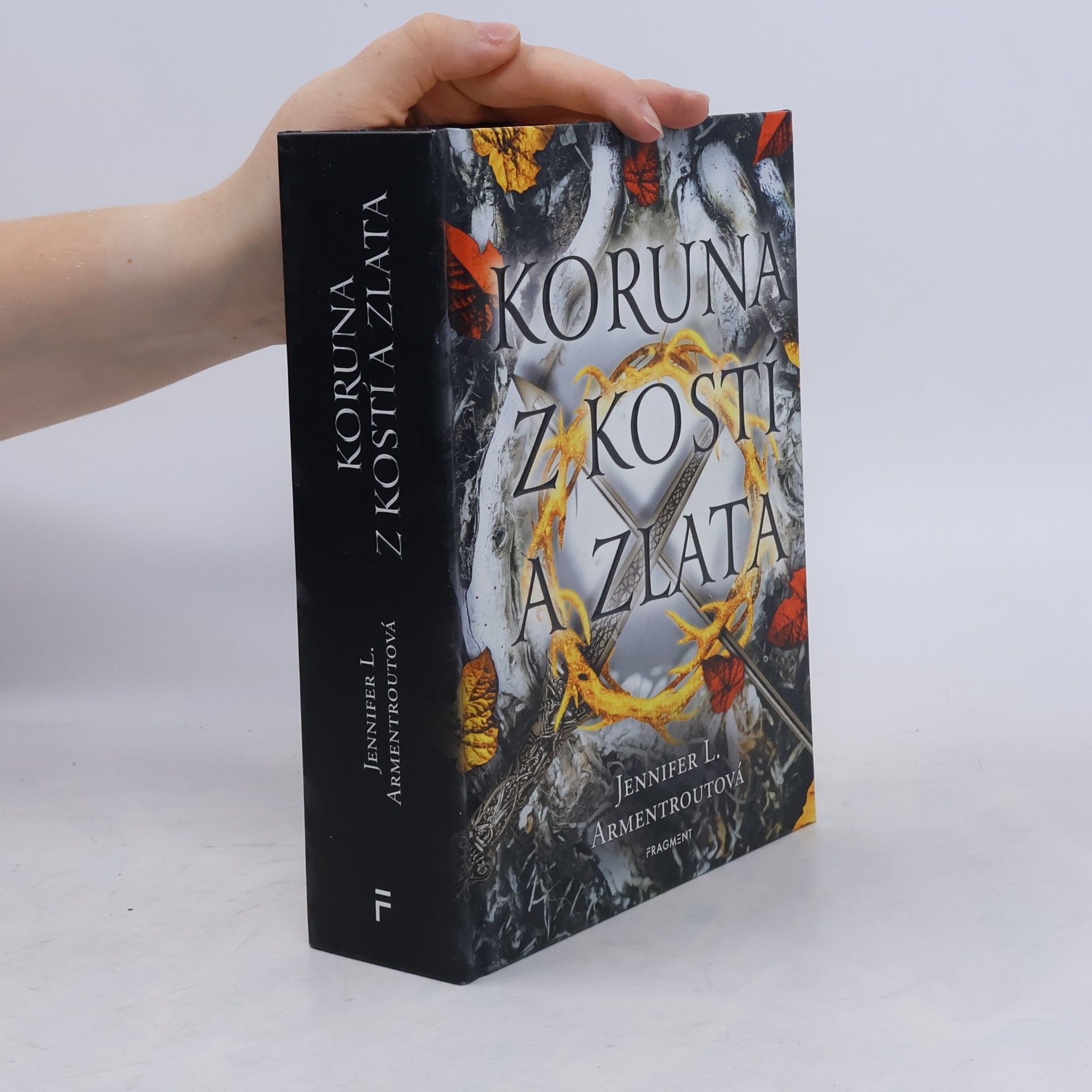Jennifer Armentrout Koruna z kostí a zlata