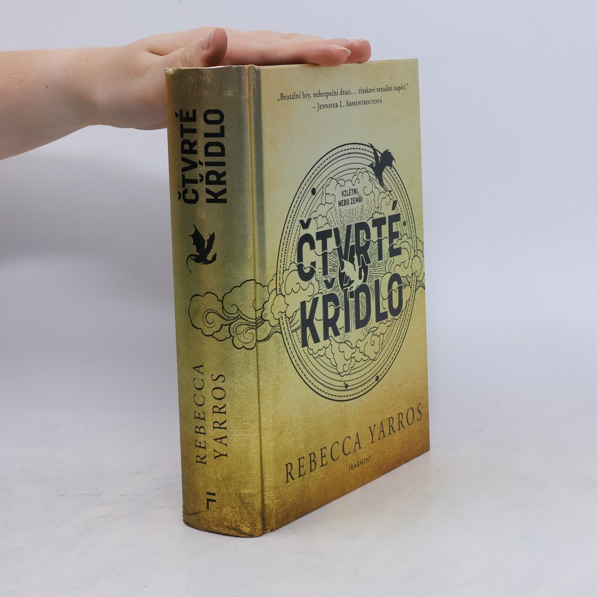 Rebecca Yarros Čtvrté křídlo
