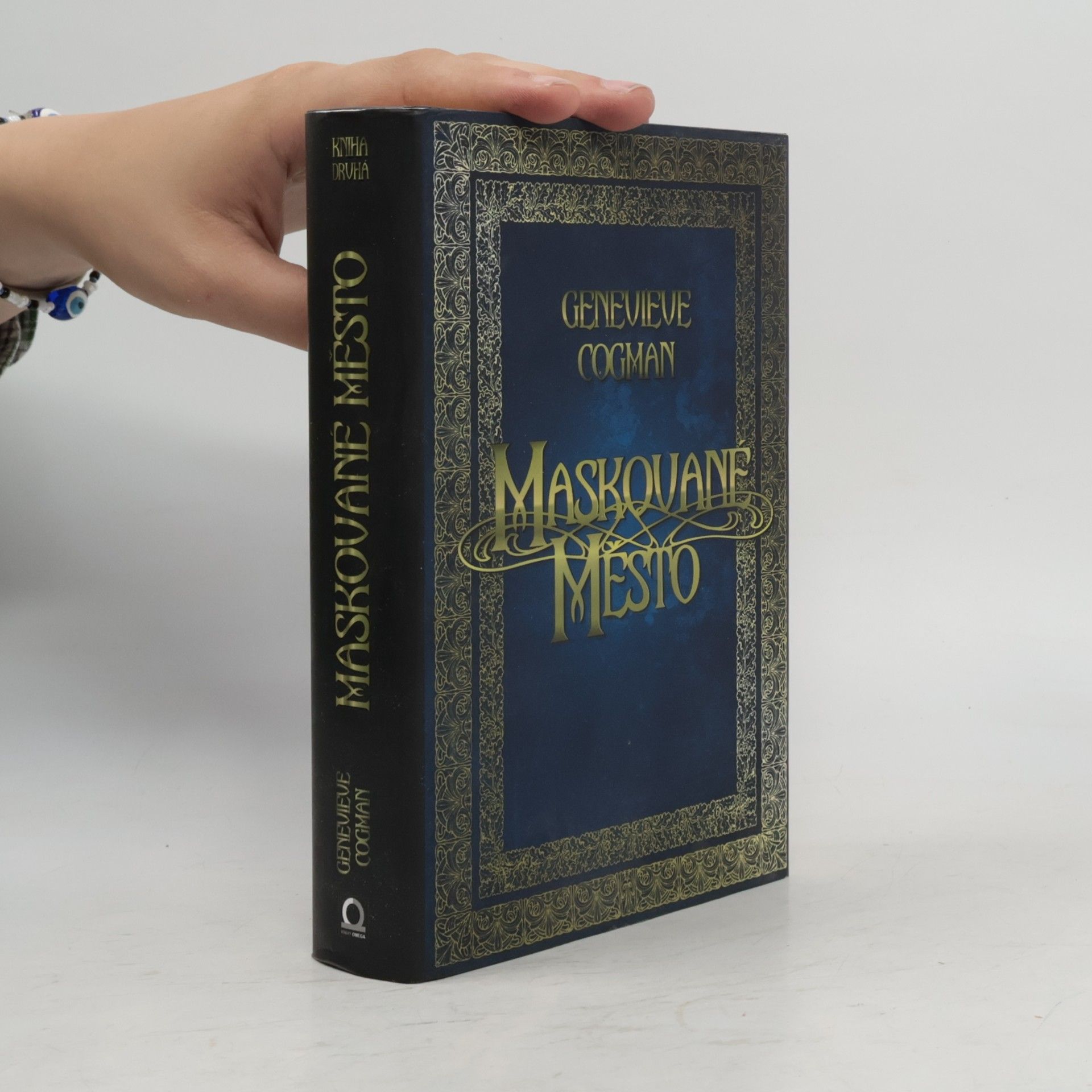 Genevieve Cogman Neviditelná knihovna. Kniha druhá, Maskované město