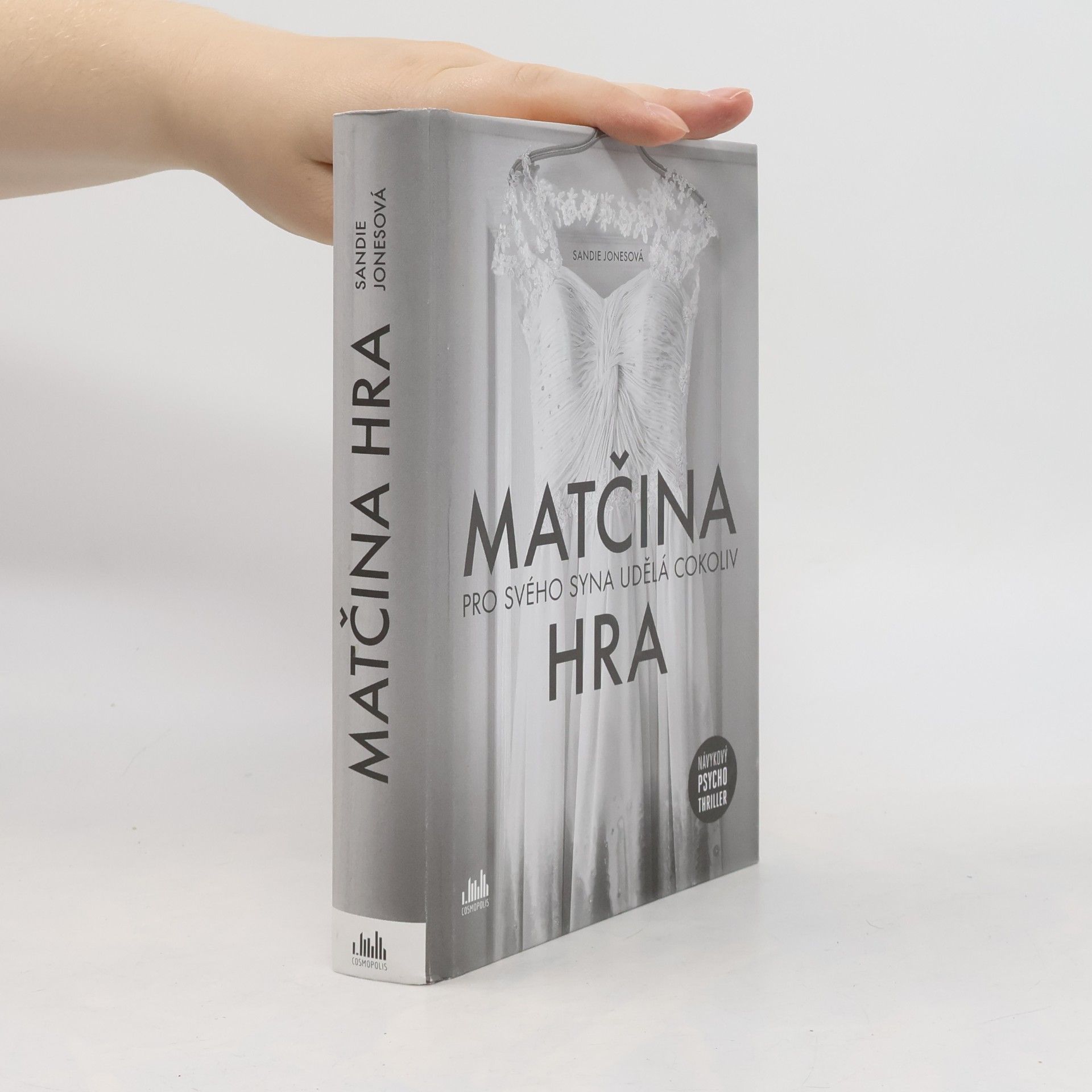 Sandie Jones Matčina hra. Pro svého syna udělá cokoliv